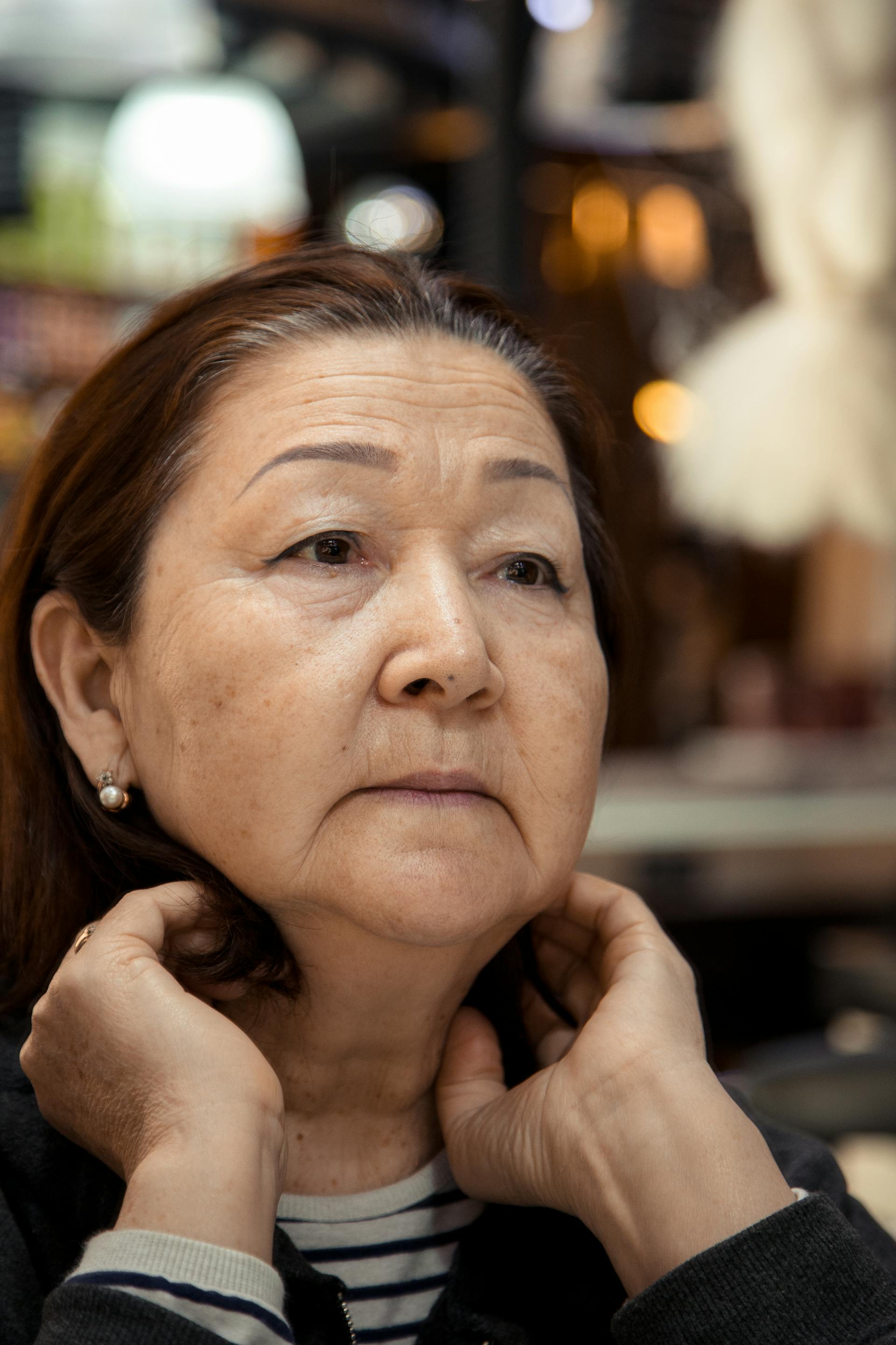 Une dame âgée inquiète | Source : Pexels