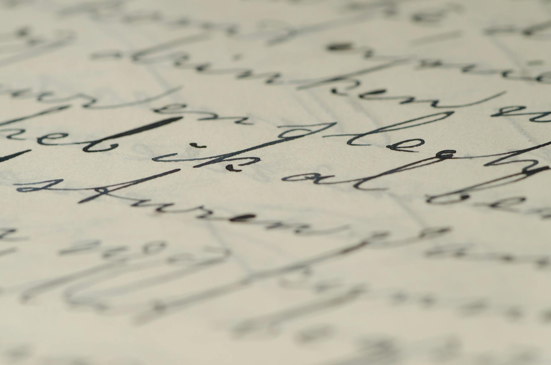 Gros plan sur l'écriture manuscrite d'une personne | Source : Pexels