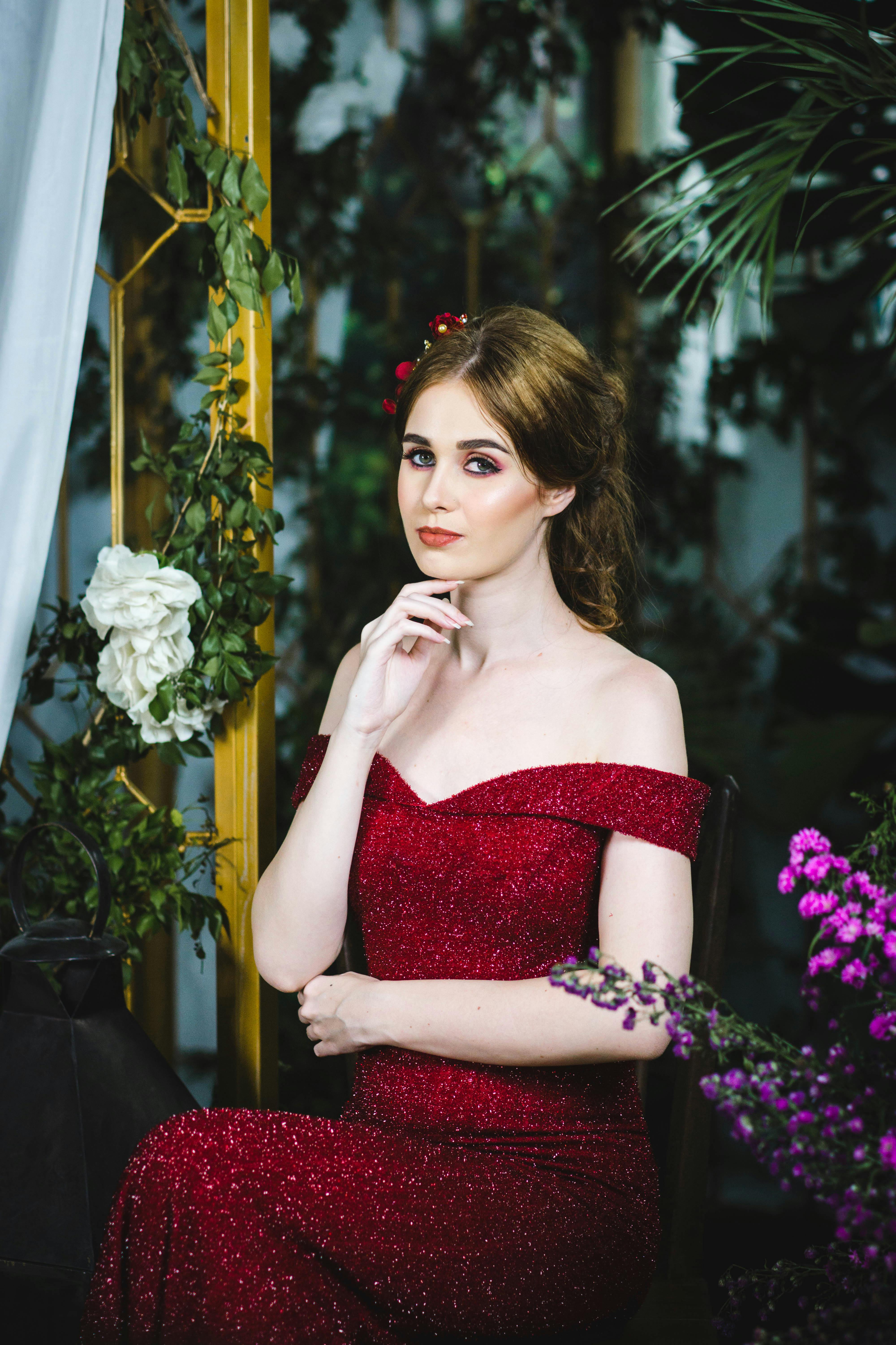 Une femme en robe rouge | Source : Pexels
