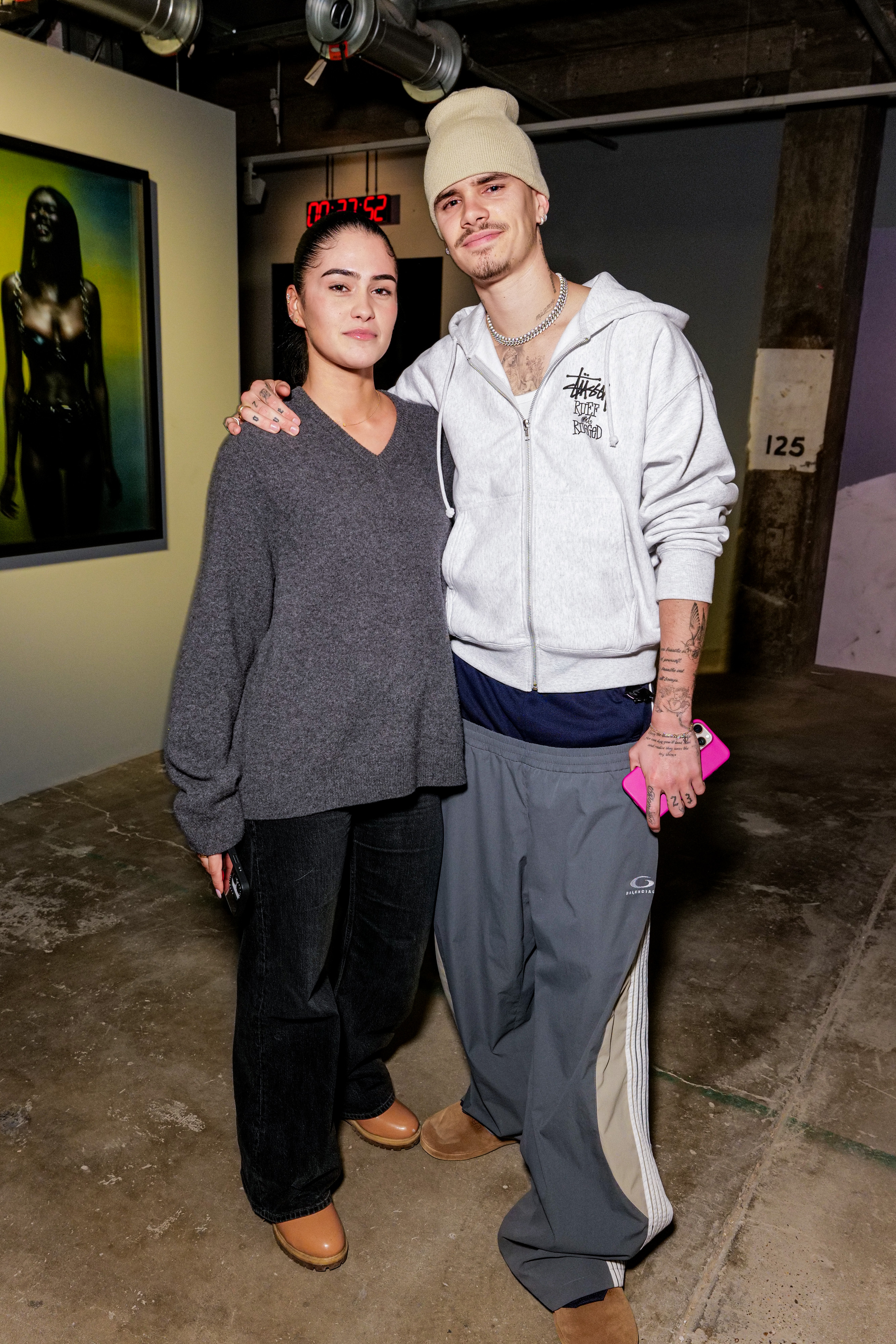 Kim Turnbull et Romeo Beckham à la réception d'ouverture de Gabriel Moses : Selah, le 27 mars 2025, à Londres, Angleterre | Source : Getty Images