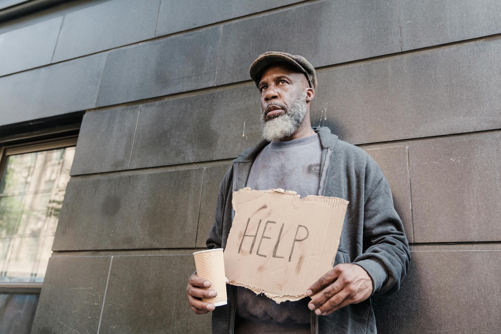 Un sans-abri dans la rue | Source : Pexels