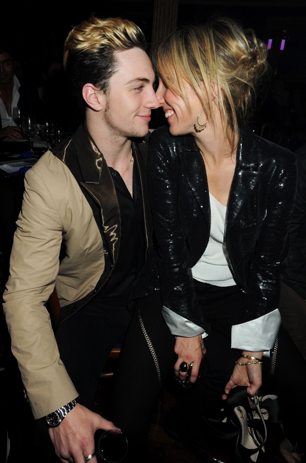 Aaron et Sam Taylor-Johnson lors d'une collecte de fonds caritative le 18 juin 2009 à Londres, en Angleterre. | Source : Getty Images