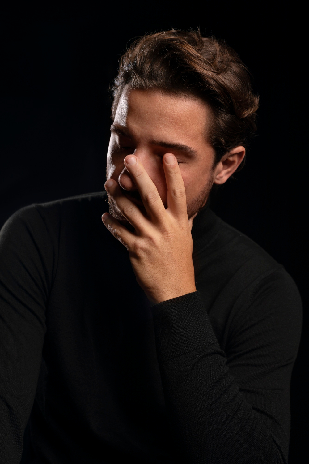 Un homme en détresse | Source : Freepik