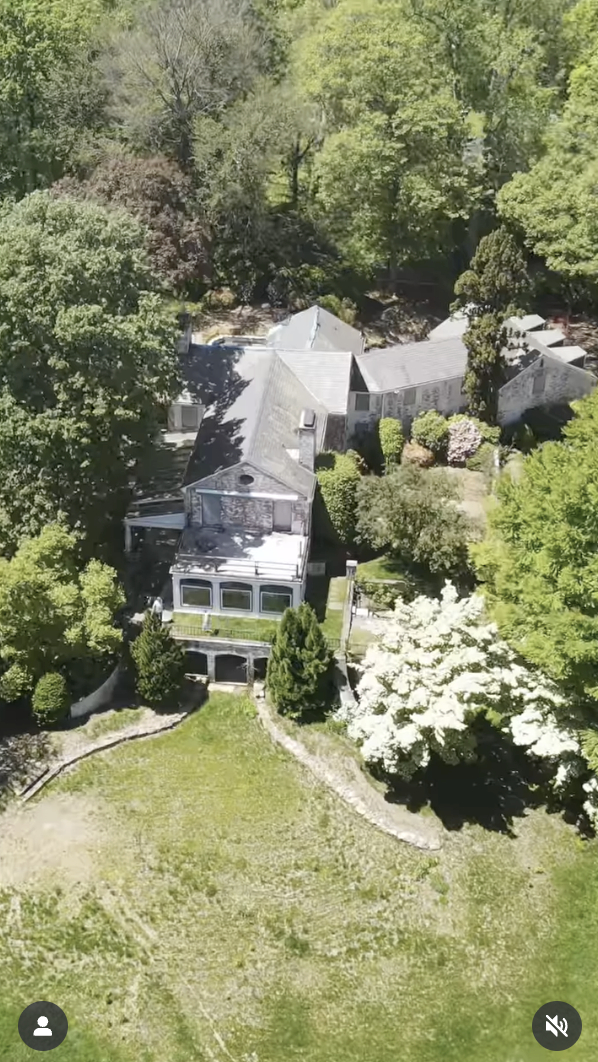 L'ancien manoir de Richard et Alejandra Gere, d'après un post daté du 28 mai 2025 | Source : Instagram/hudsonvalleyhouseparts