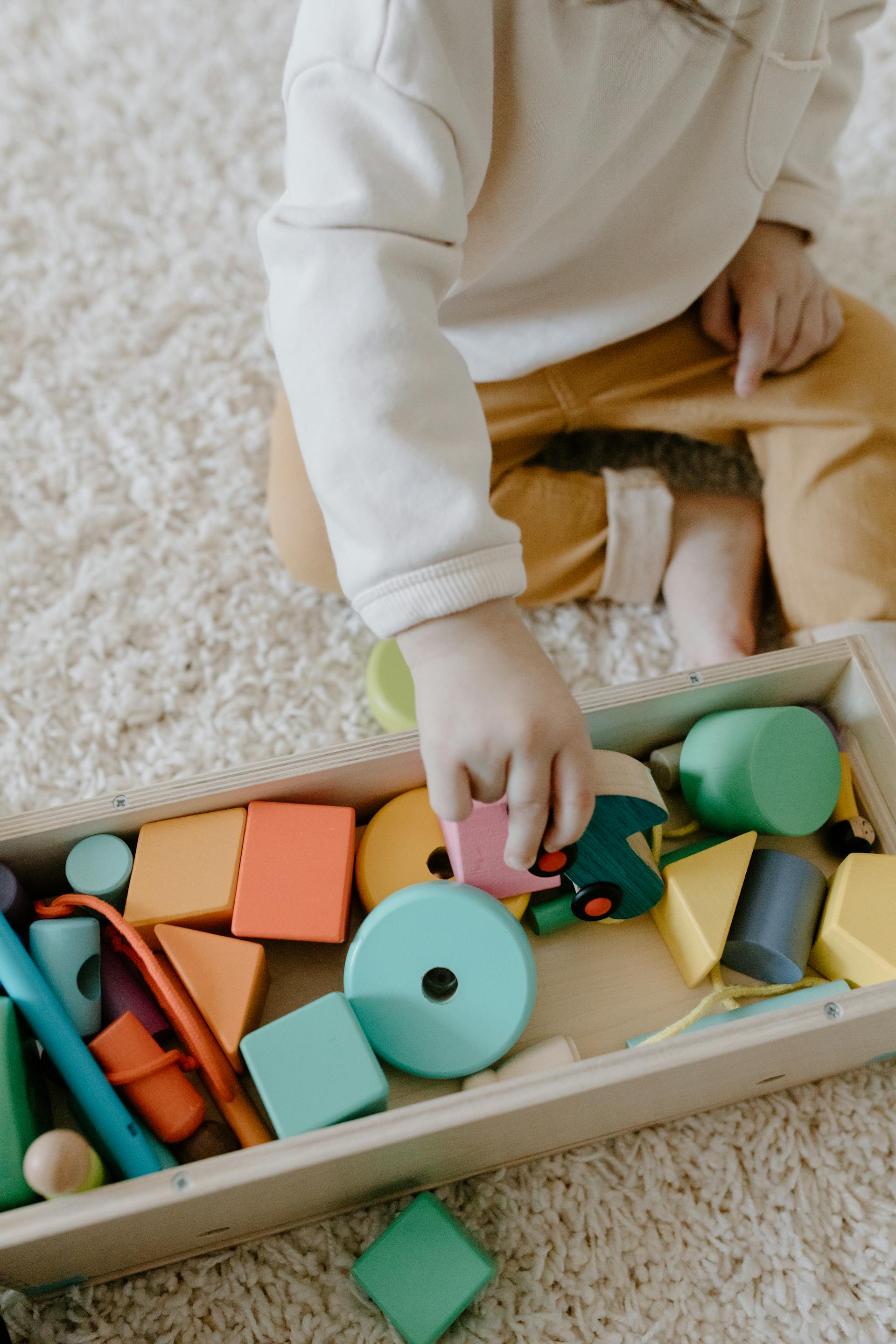 Un enfant qui joue avec des jouets | Source : Pexels