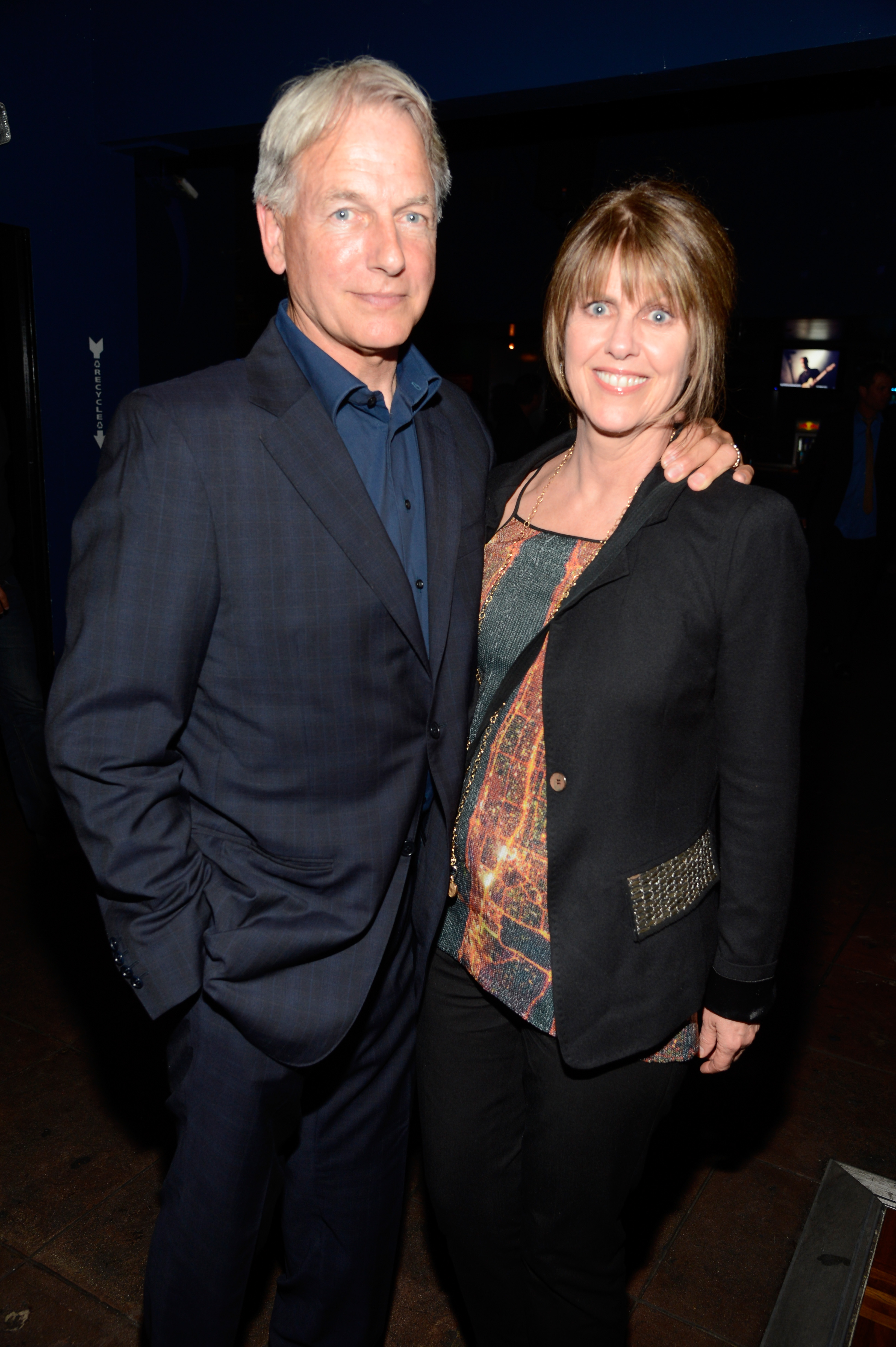 Mark Harmon et Pam Dawber assistent au spectacle des Rolling Stones, le 27 avril 2013, à Los Angeles, en Californie. | Source : Getty Images