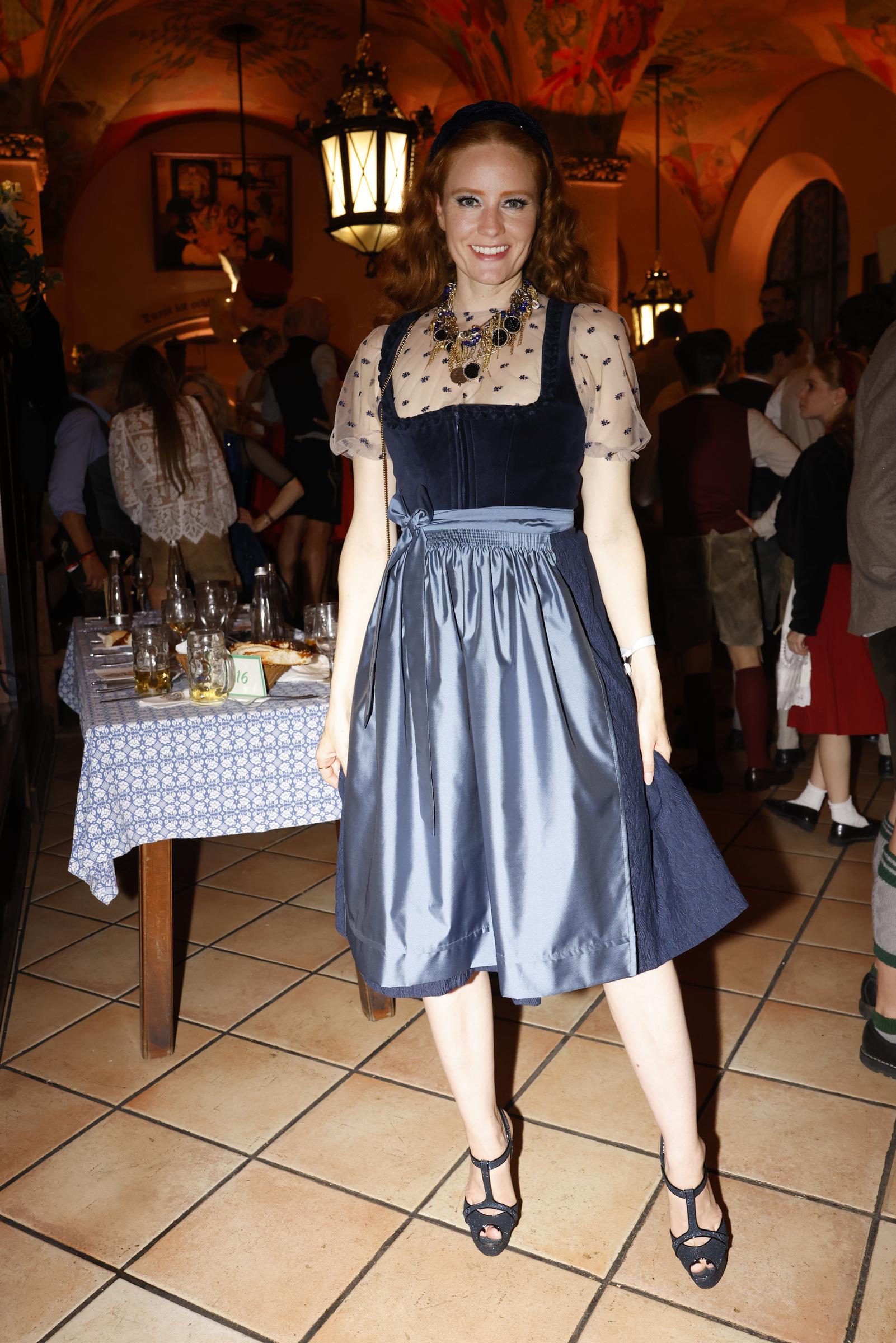 Barbara Meier pendant le « Heidifest By Heidi Klum » à la Hofbräuhaus de Munich le 18 septembre 2025 à Munich, Allemagne. | Source : Getty Images