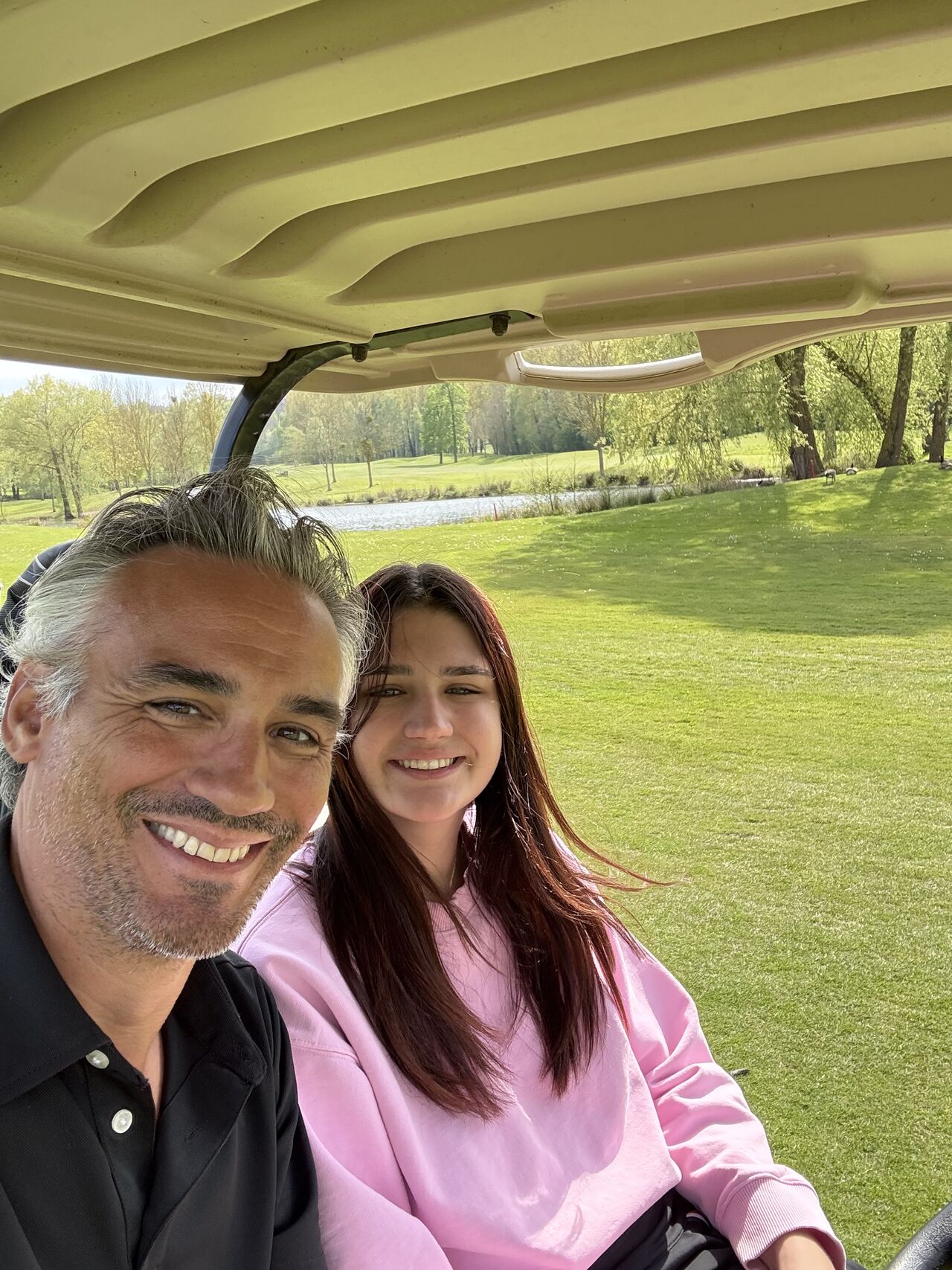 Eva avec son papa Arnaud Riverain I Source : LinkedIn
