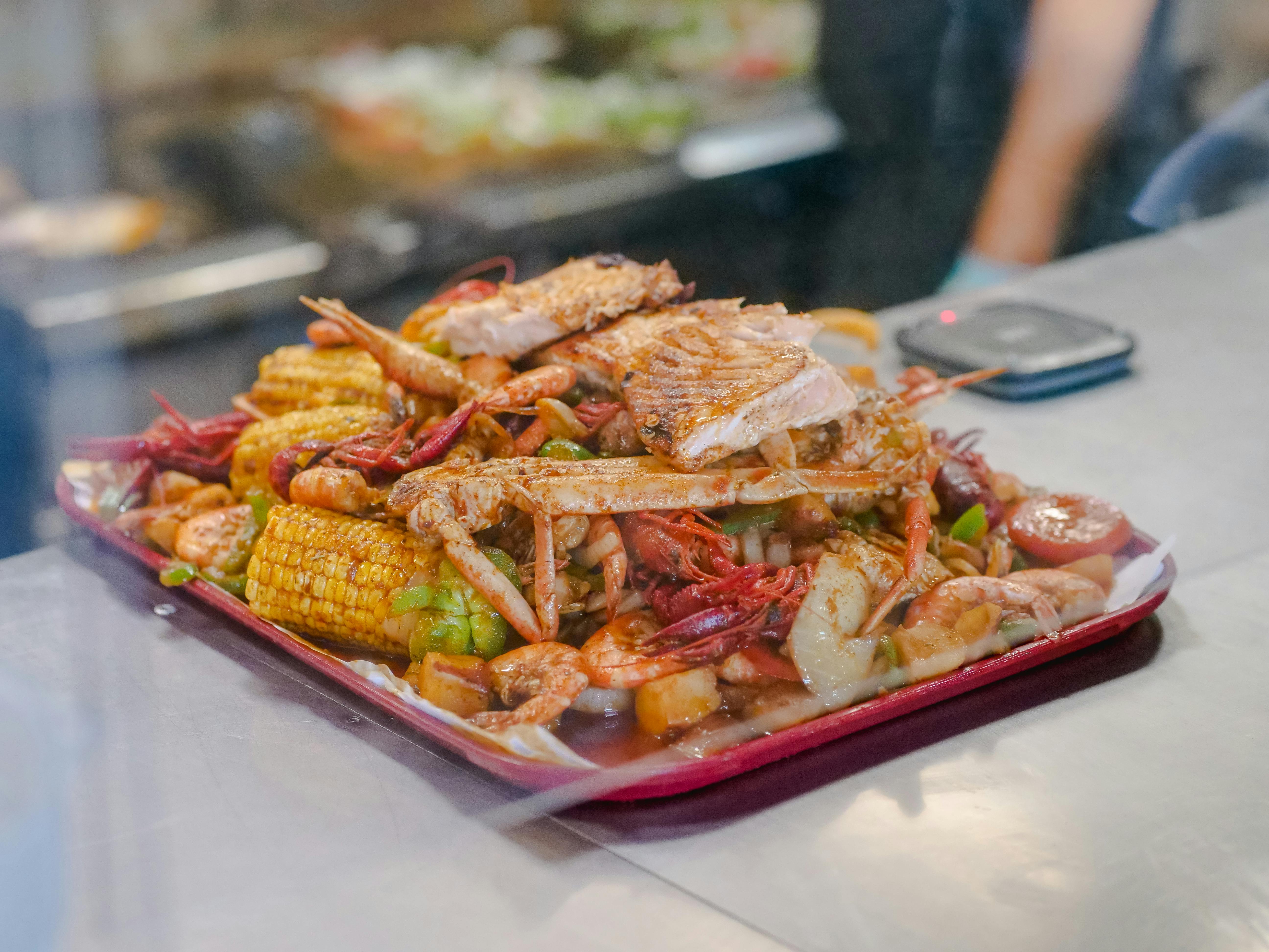 Une ébullition de fruits de mer sur un plateau | Source : Pexels