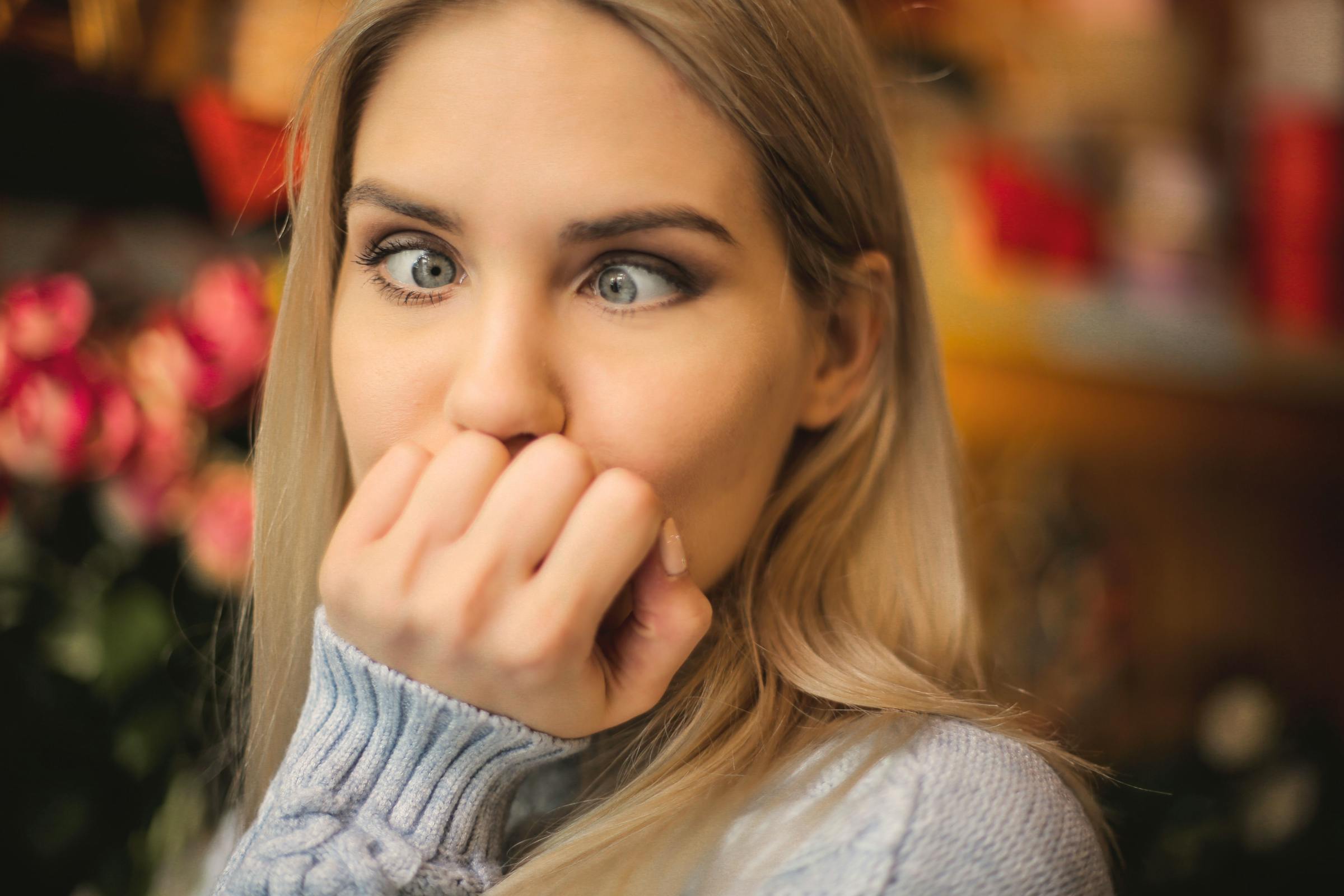 Femme avec une expression idiote | Source : Pexels