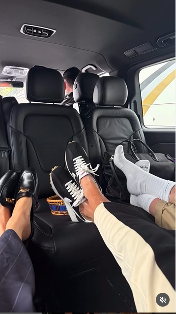 Meghan Markle se détend dans la limousine à côté d'autres passagers, extrait un post daté du 5 octobre 2025 | Source : Instagram/meghan