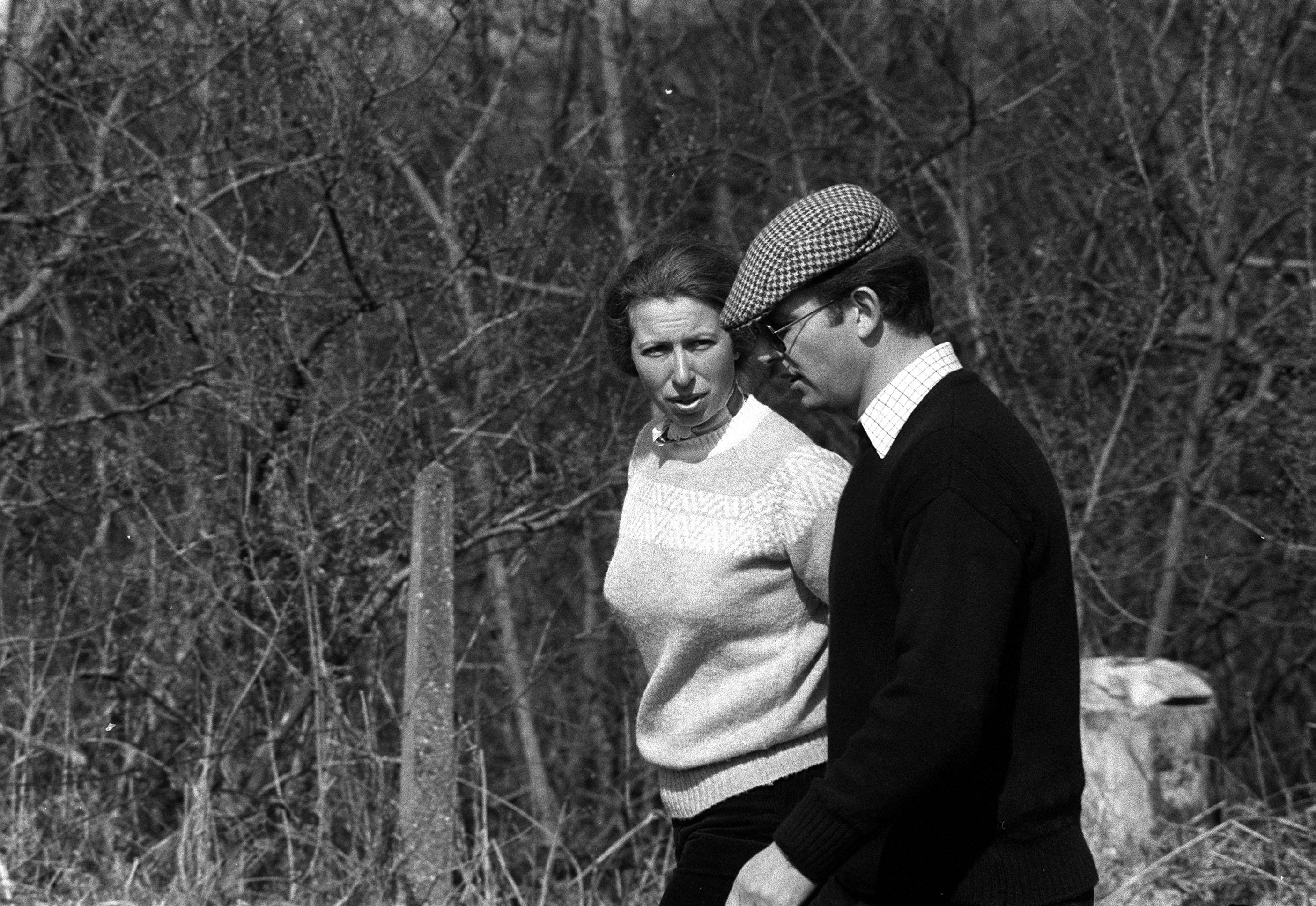 La princesse Anne et Peter Cross pendant le cross-country international Planters, le 12 avril 1980, à Surrey, en Angleterre. | Source : Getty Images