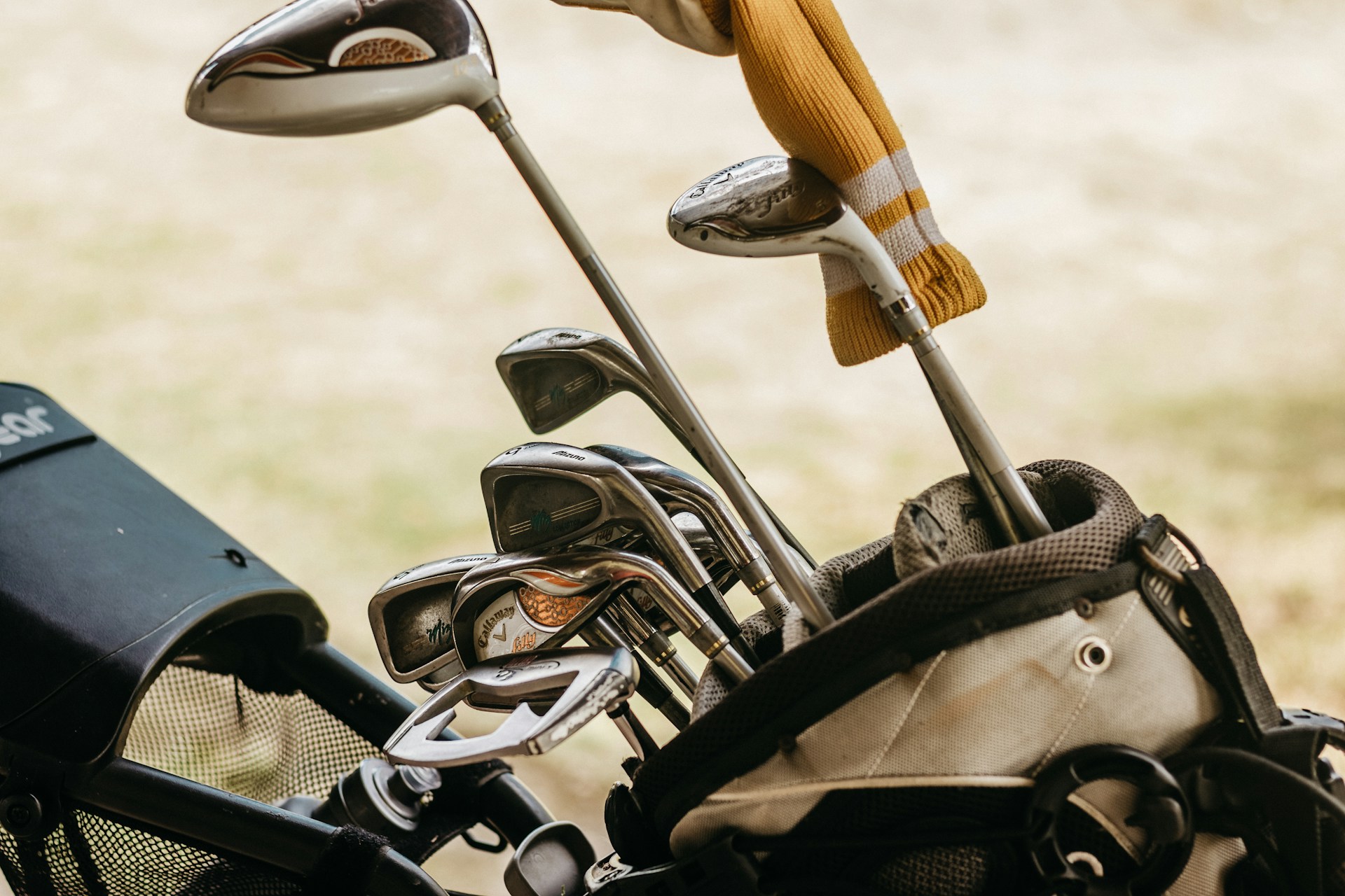 Un ensemble de clubs de golf | Source : Unsplash