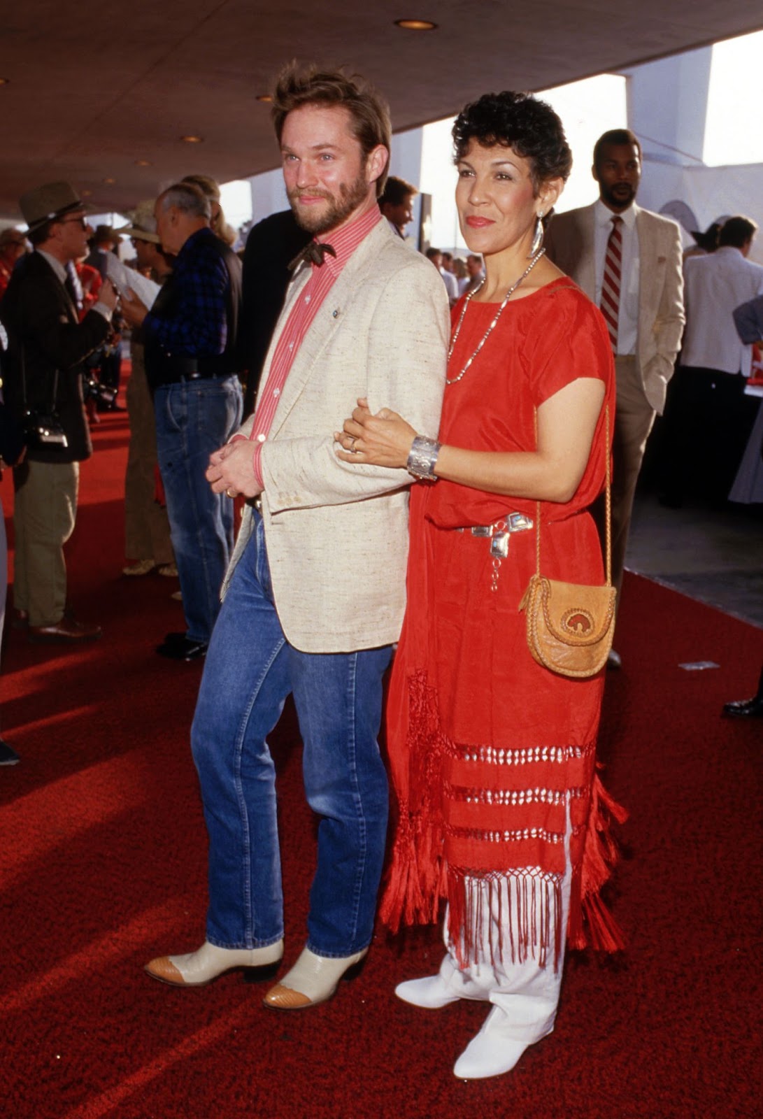 Richard Thomas et Alma Gonzales photographiés en mai 1987. | Source : Getty Images