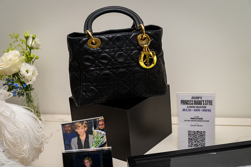 Un sac à main Lady Dior en cuir d'agneau de la princesse Diana, estimé entre 20 000 et 30 000 dollars | Source : Getty Images