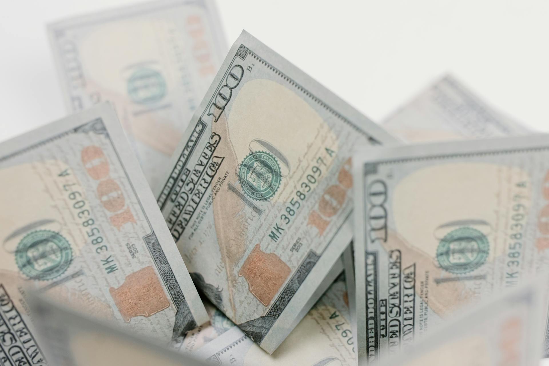 Gros plan sur de l'argent | Source : Pexels