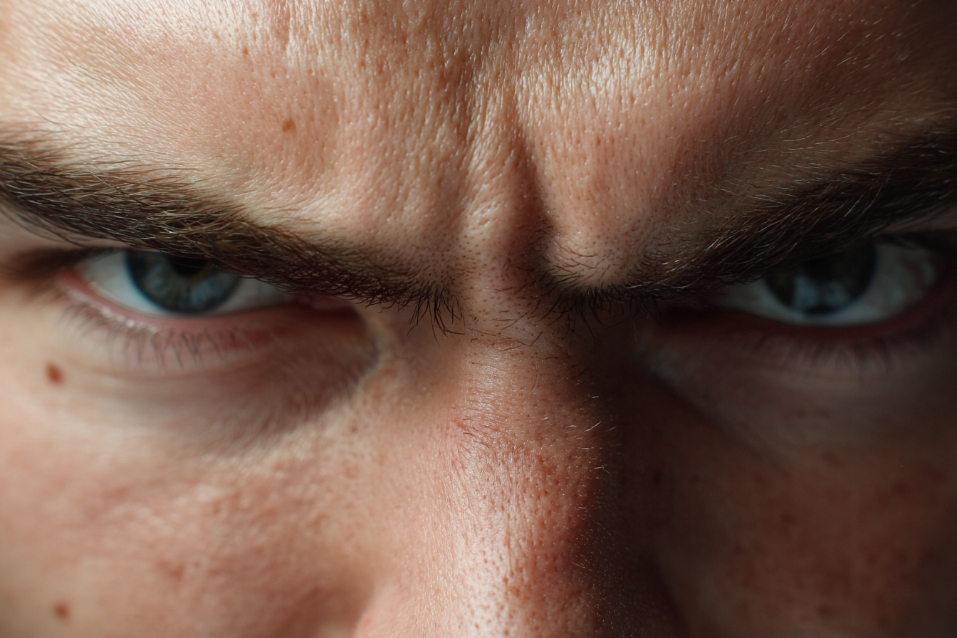 Gros plan sur les yeux d'un homme | Source : Midjourney