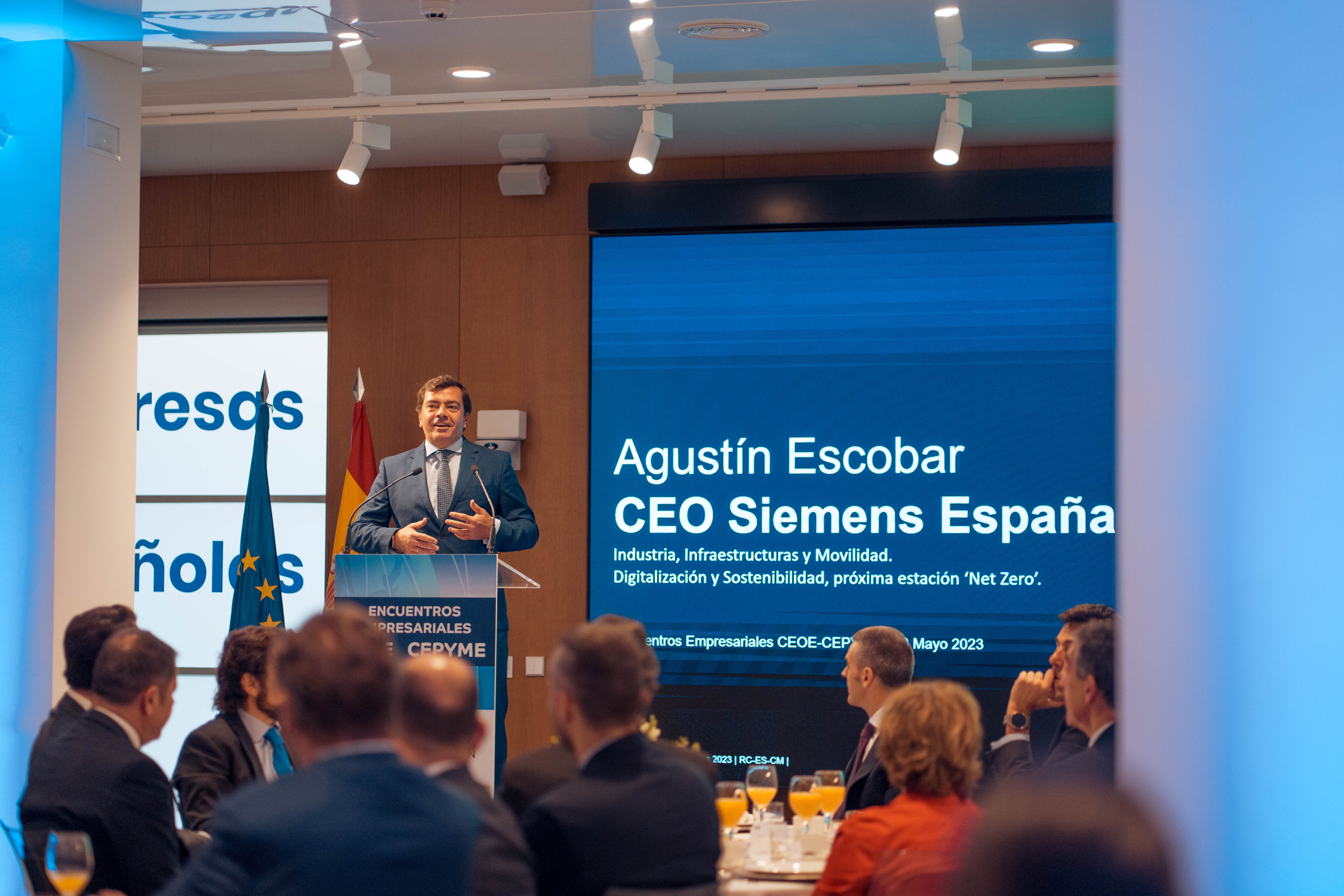 Agustin Escobar prend la parole lors de la réunion d'affaires CEOE-CEPYME au siège de la CEOE à Madrid, en Espagne, le 23 mai 2023 | Source : Getty Images