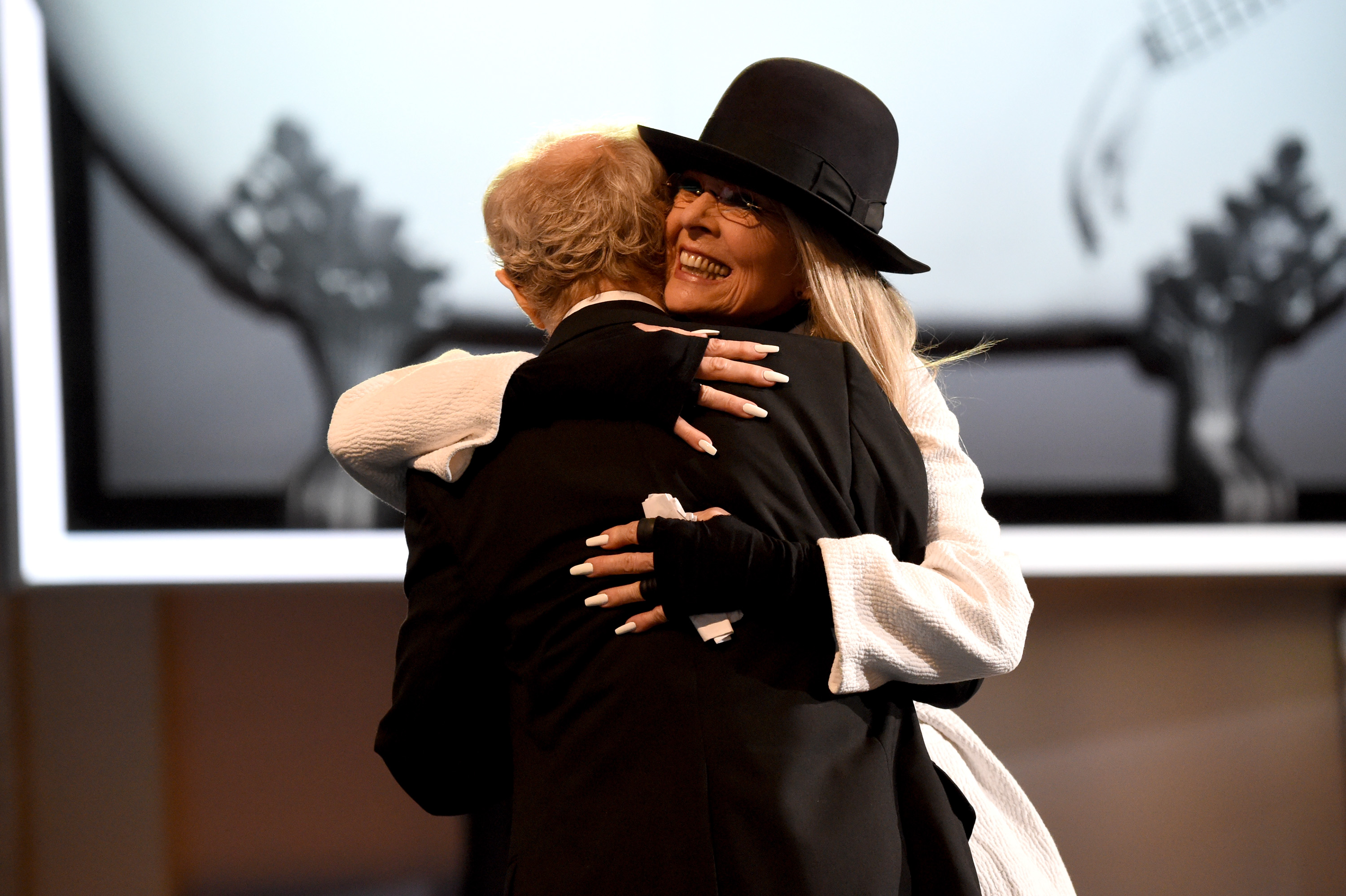 Woody Allen et Diane Keaton sur scène lors du 45e gala de remise des prix de l'American Film Institute en hommage à Diane Keaton au Dolby Theatre, le 8 juin 2017 à Hollywood, en Californie | Source : Getty Images