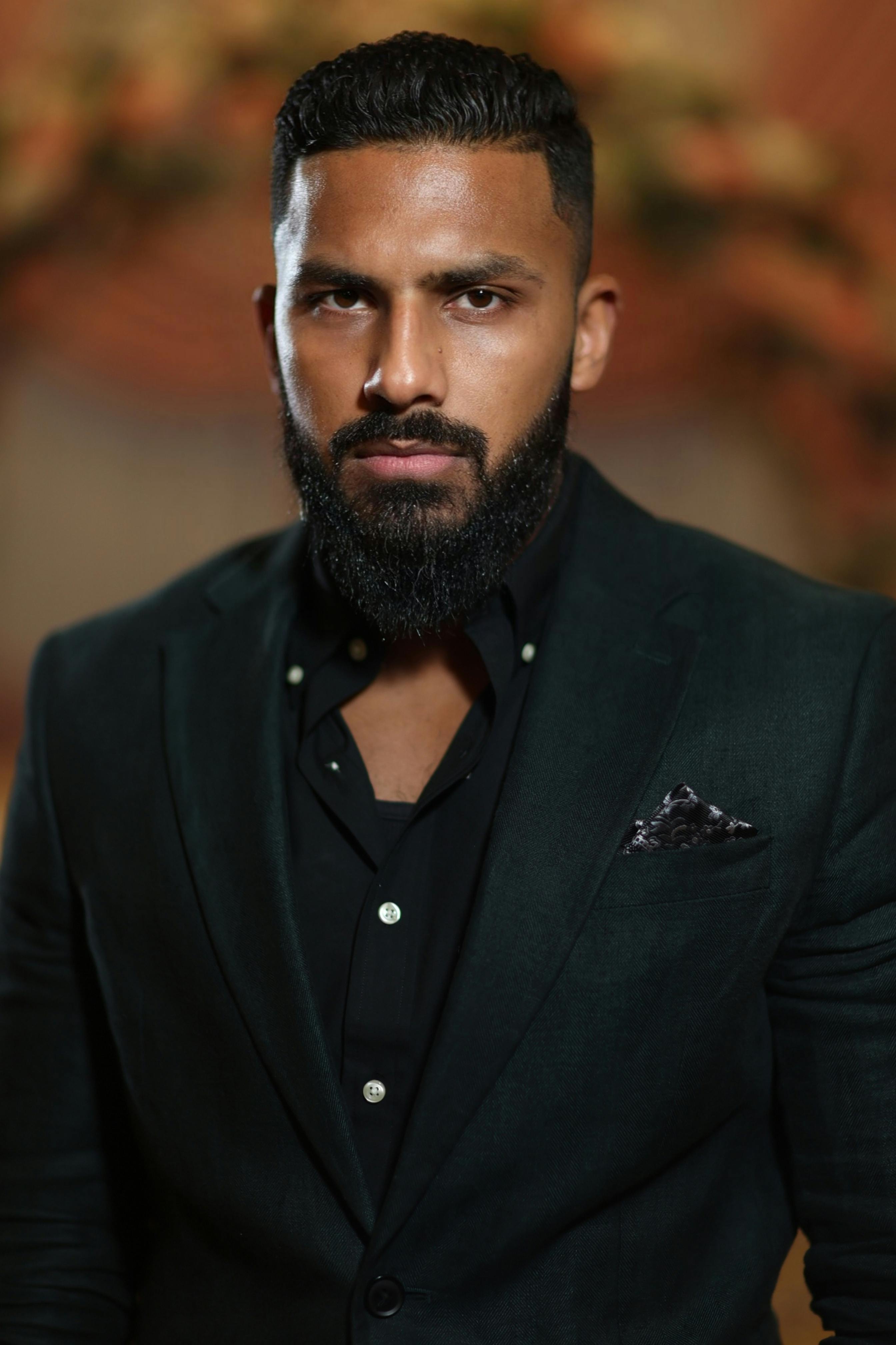 Un homme sérieux en costume | Source : Pexels