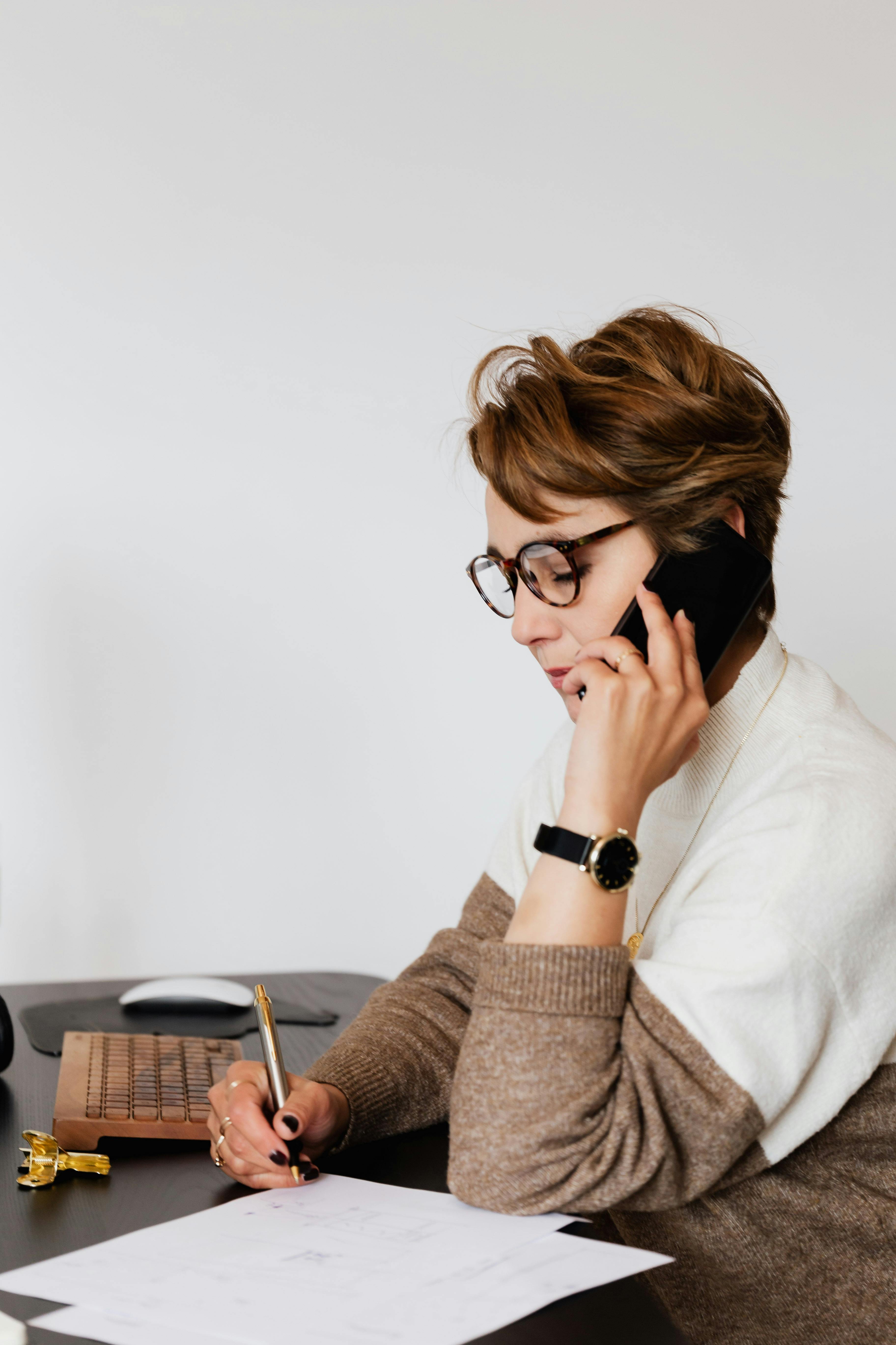 Femme au téléphone | Source : Pexels