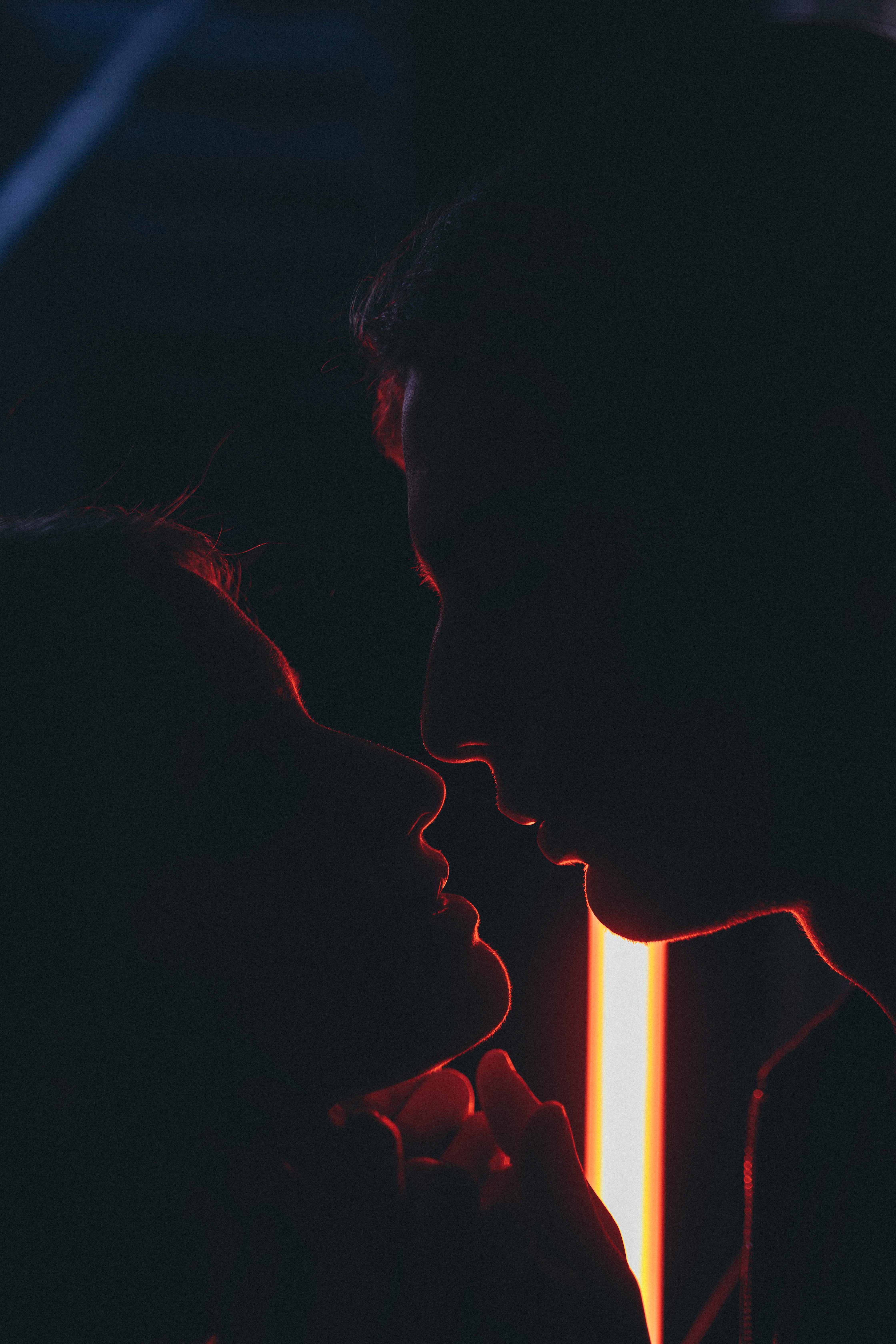 La silhouette d'un couple | Source : Pexels