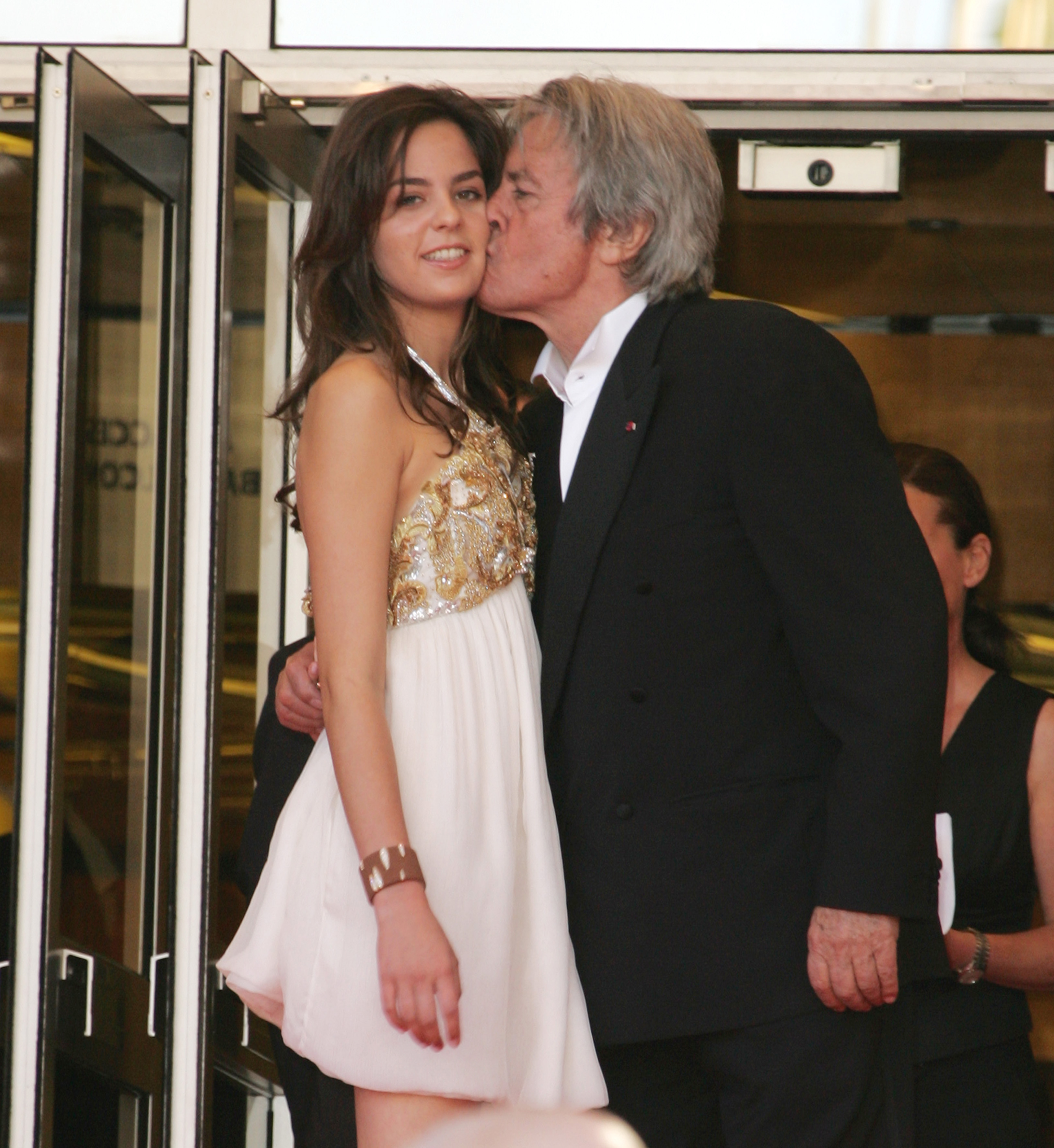 Alain Delon et sa fille Anouchka lors du Festival de Cannes 2007 - Palme d'Or - Arrivée au Palais des Festivals à Cannes, France I Source : Getty Images