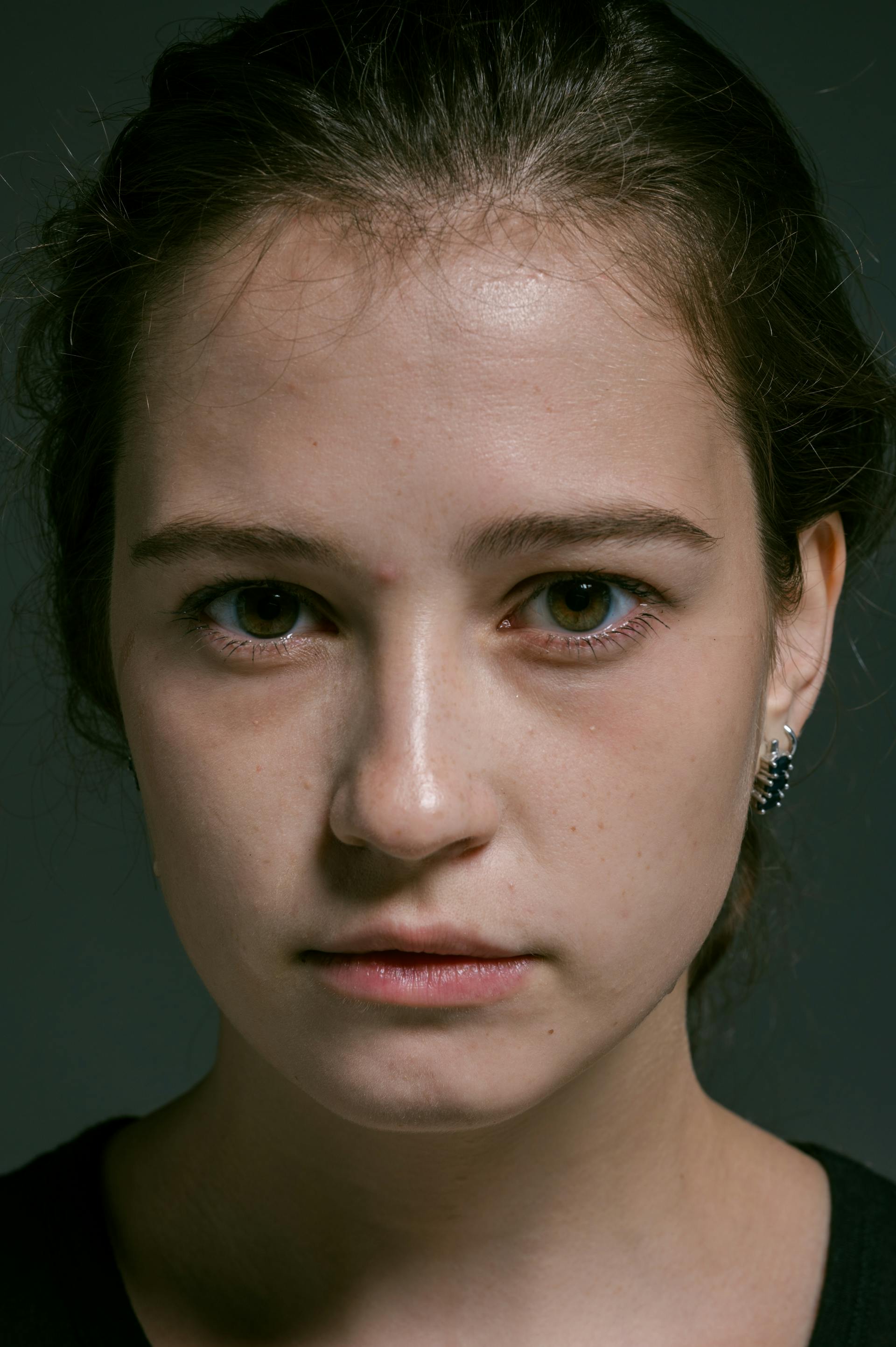 Une femme à l'expression sinistre | Source : Pexels