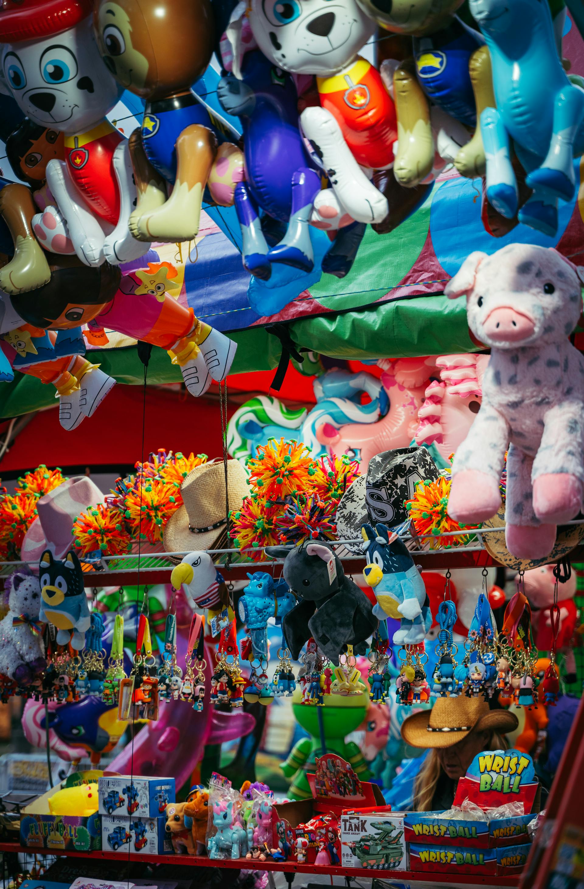 Jouets d'enfants exposés sur un marché | Source : Pexels