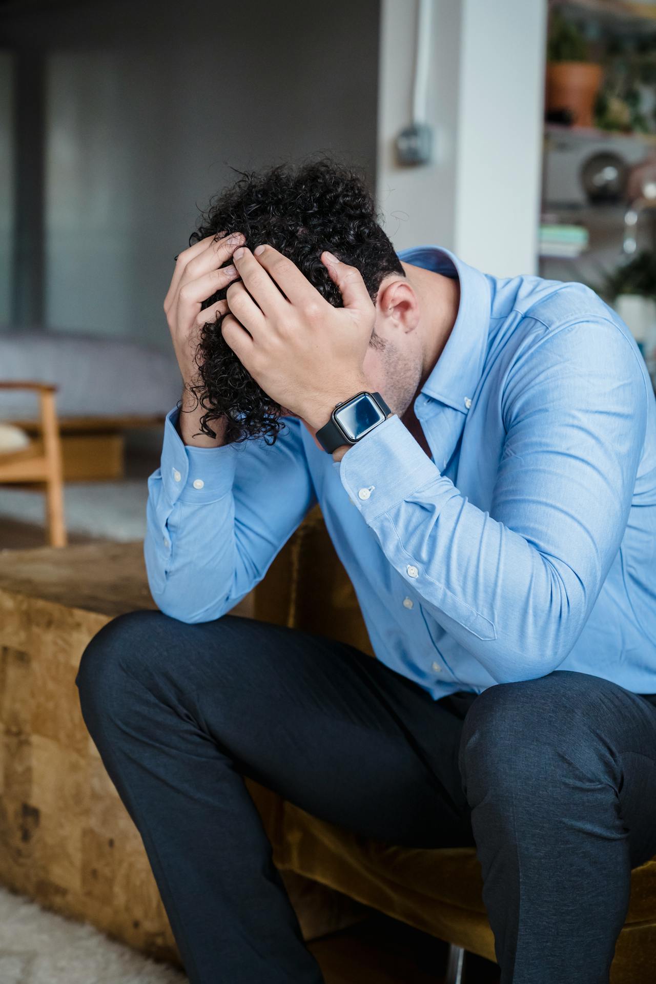 Un homme découragé qui a l'air vaincu | Source : Pexels