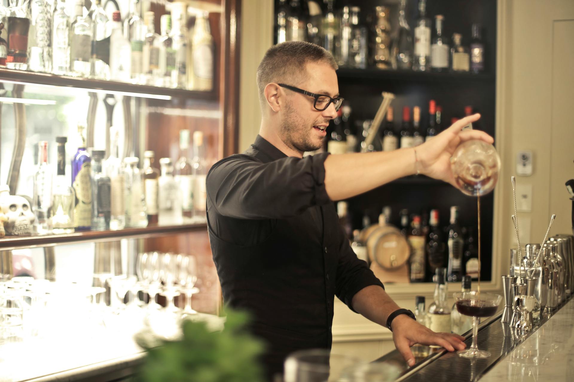Un barman | Source : Pexels