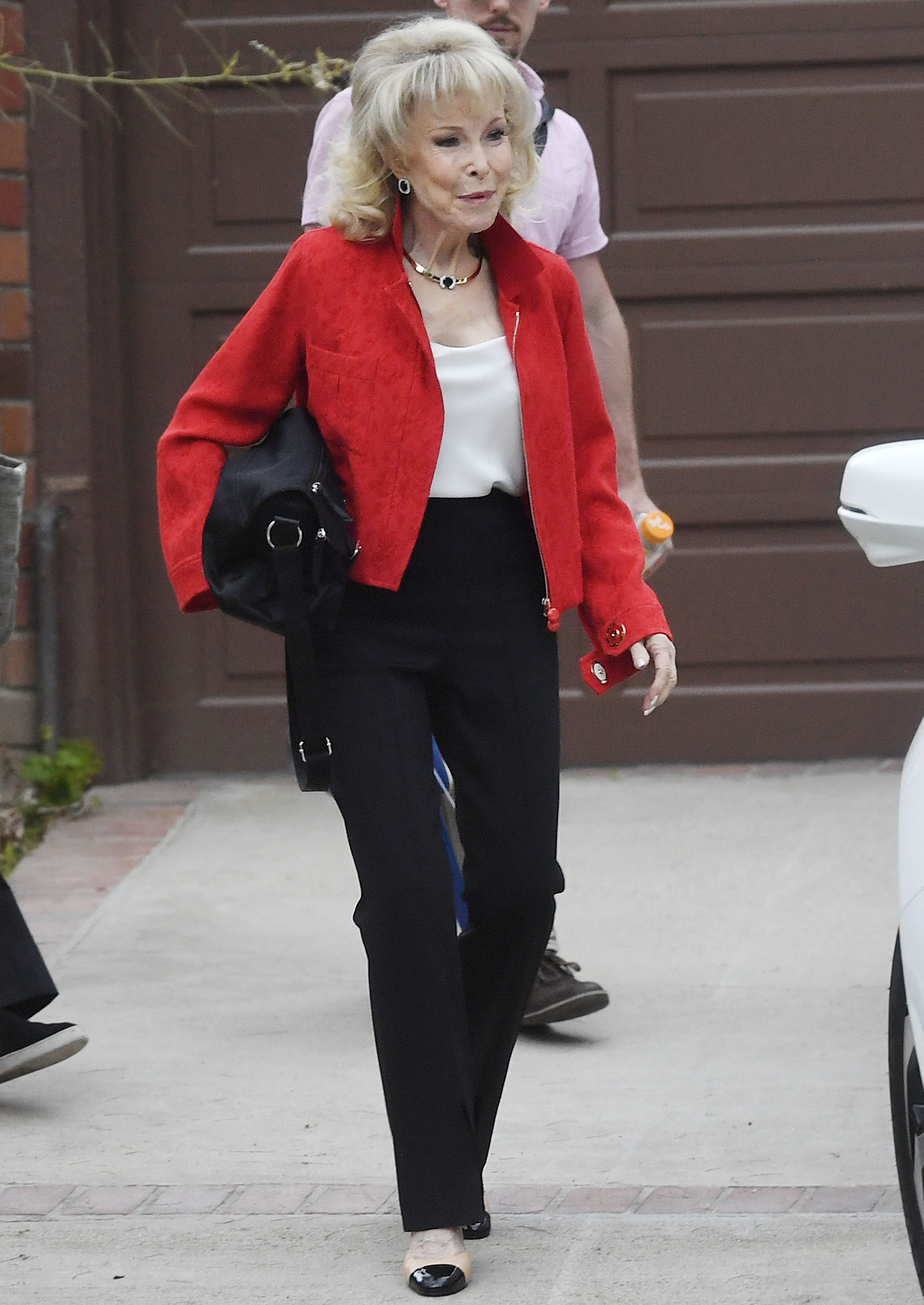 Bien qu'elle ait dépassé les 90 ans, Barbara Eden reste active pour conserver son apparence de jeunesse. | Source : Getty Images