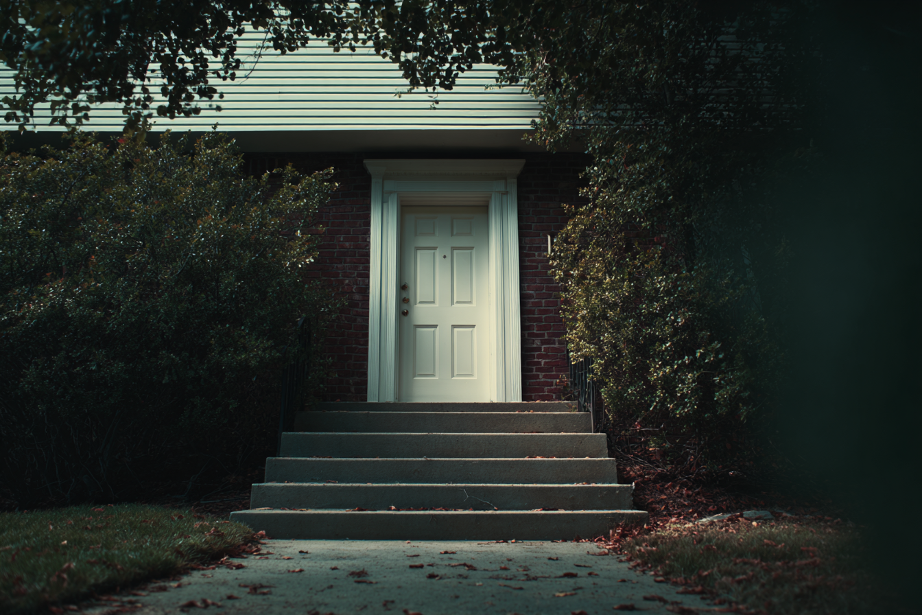 La porte d'entrée d'une maison | Source : Midjourney