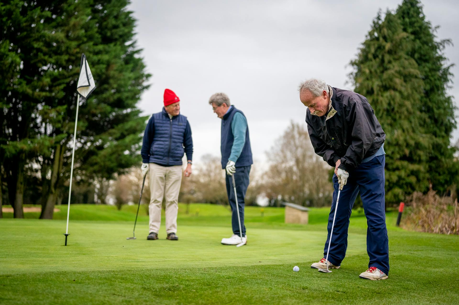 Hommes jouant au golf | Source : Pexels