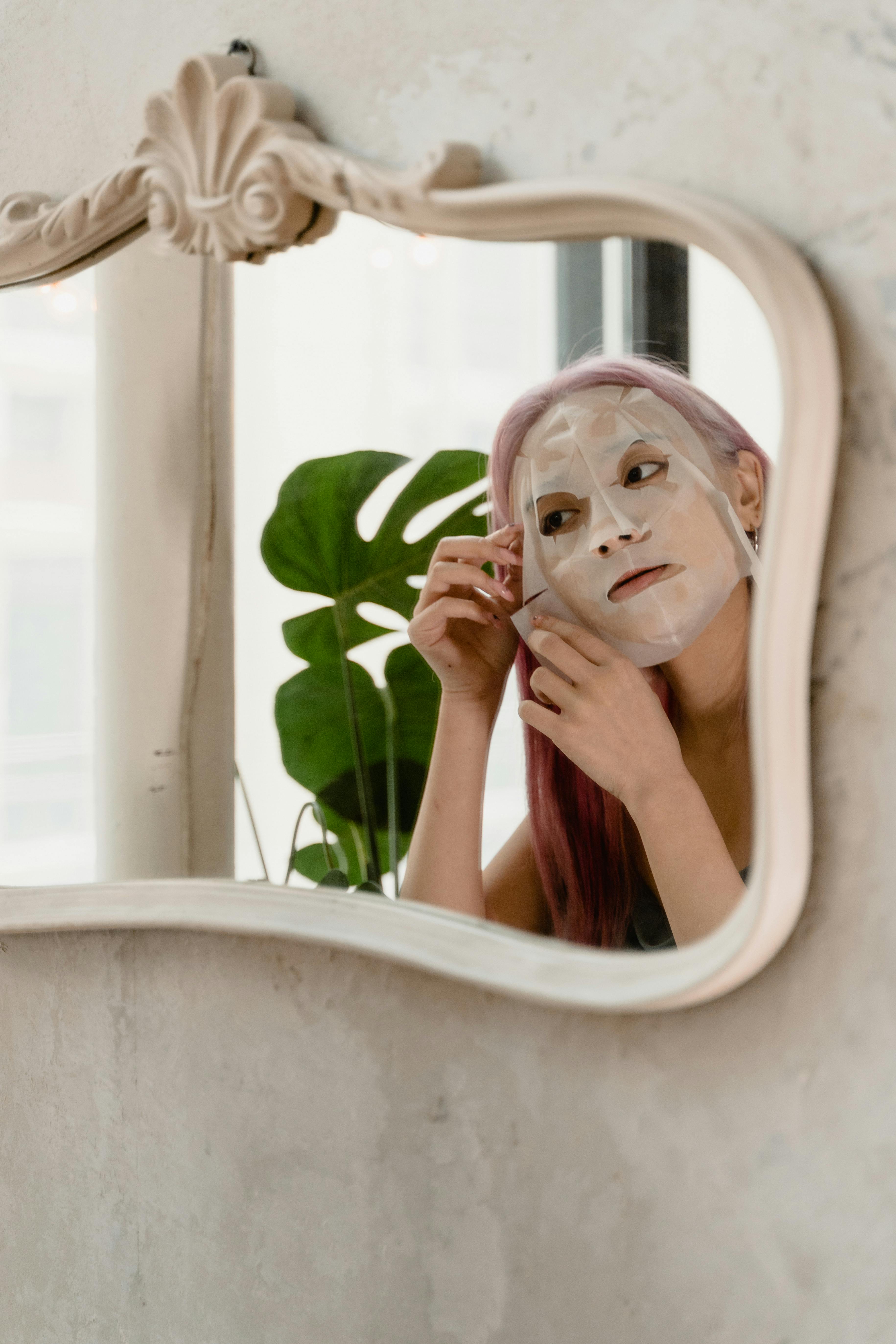Une femme portant un masque facial | Source : Pexels