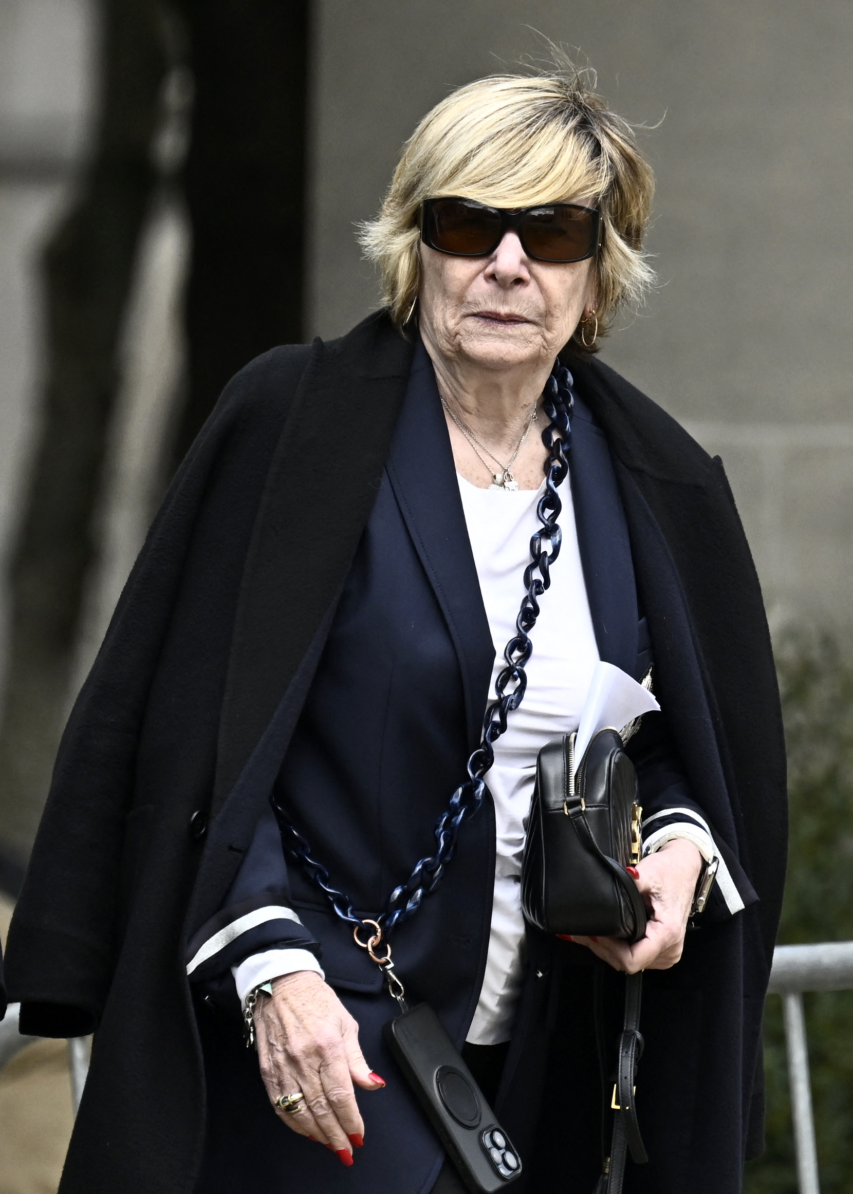 La femme d'affaires française Michèle « Mimi » Marchand arrive pour assister aux funérailles de l'actrice belge Emilie Dequenne, décédée à l'âge de 43 ans d'un cancer rare le 23 mars, au cimetière du Père Lachaise à Paris, le 26 mars 2025 I Source : Getty Images