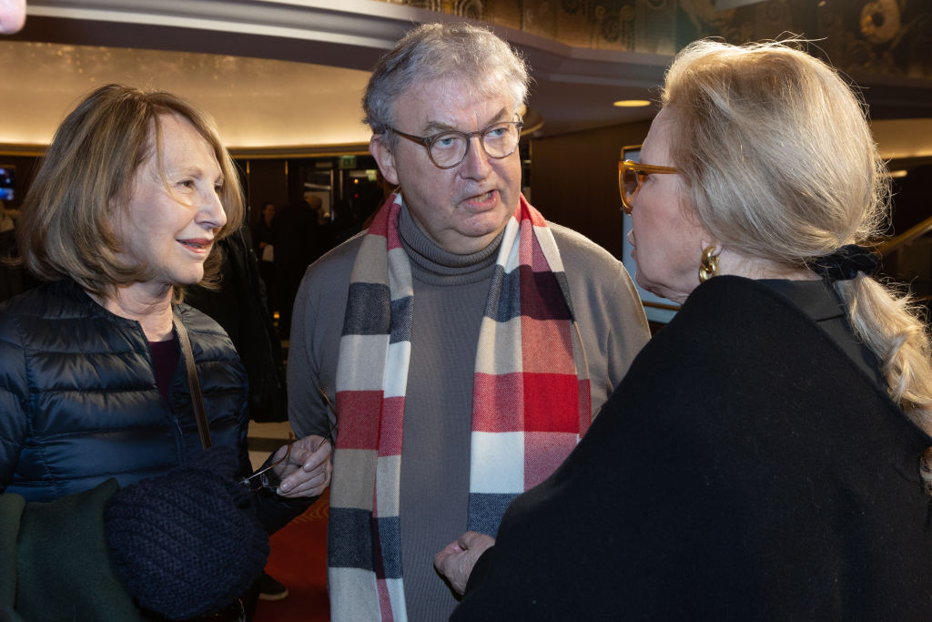 Nathalie Baye, Dominique Besnehard et Sylvie Vartan assistent à la cérémonie du 90e anniversaire du Grand Rex, au Grand Rex, le 8 décembre 2022 à Paris, en France I Source : Getty Images
