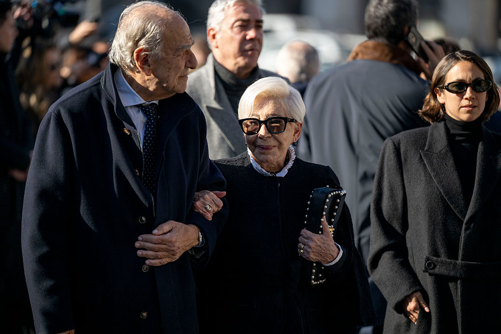 Anna Fendi arrive à la cérémonie funéraire du défunt créateur de mode italien Valentino Gavarani à la basilique Santa Maria degli Angeli e dei Martiri, le 23 janvier 2026 à Rome, en Italie I Source : Getty Images
