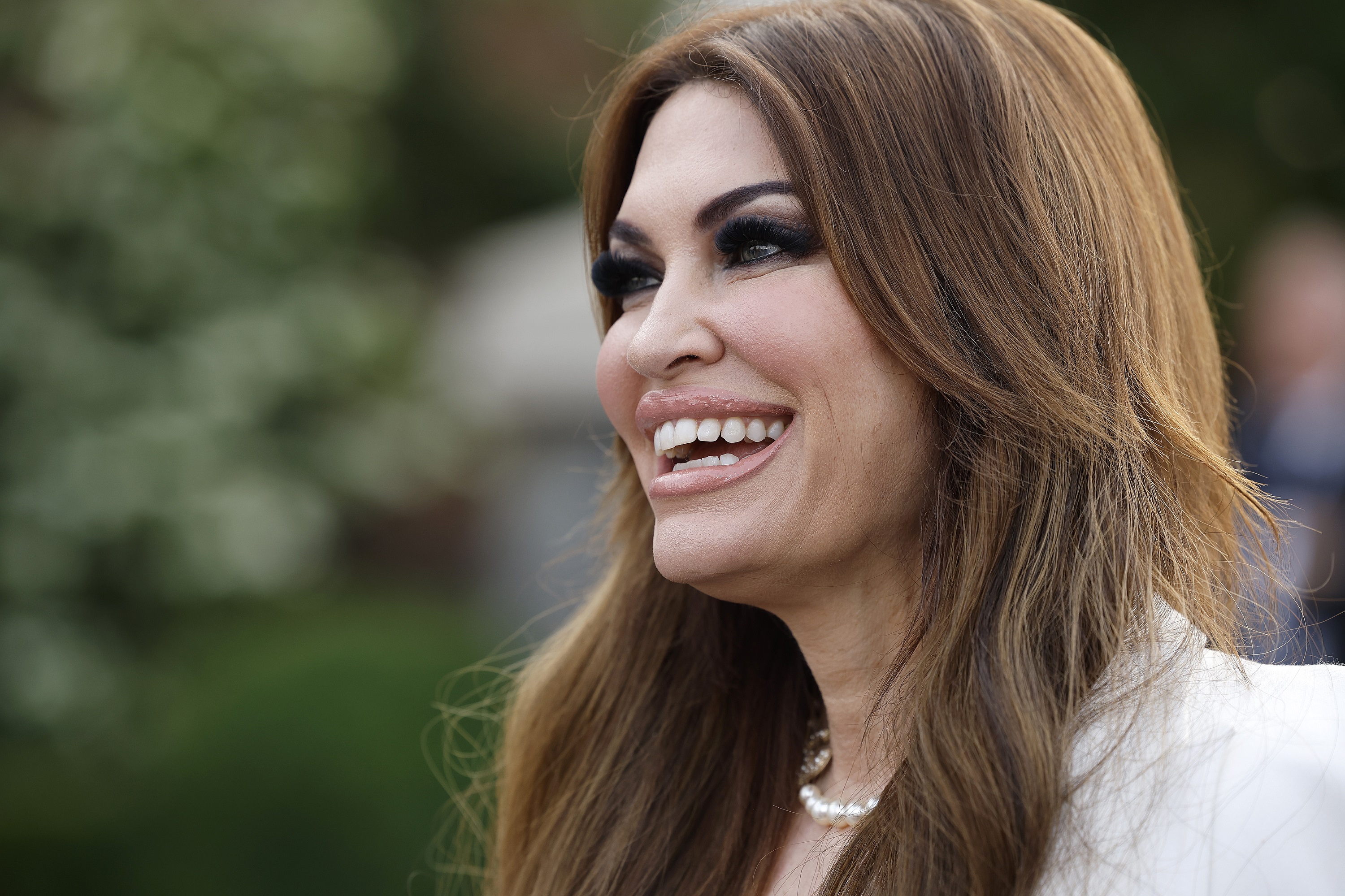 Kimberly Guilfoyle au Trump National Golf Club avant un discours du président américain Donald Trump, le 13 juin 2023, à Bedminster, dans le New Jersey | Source : Getty Images