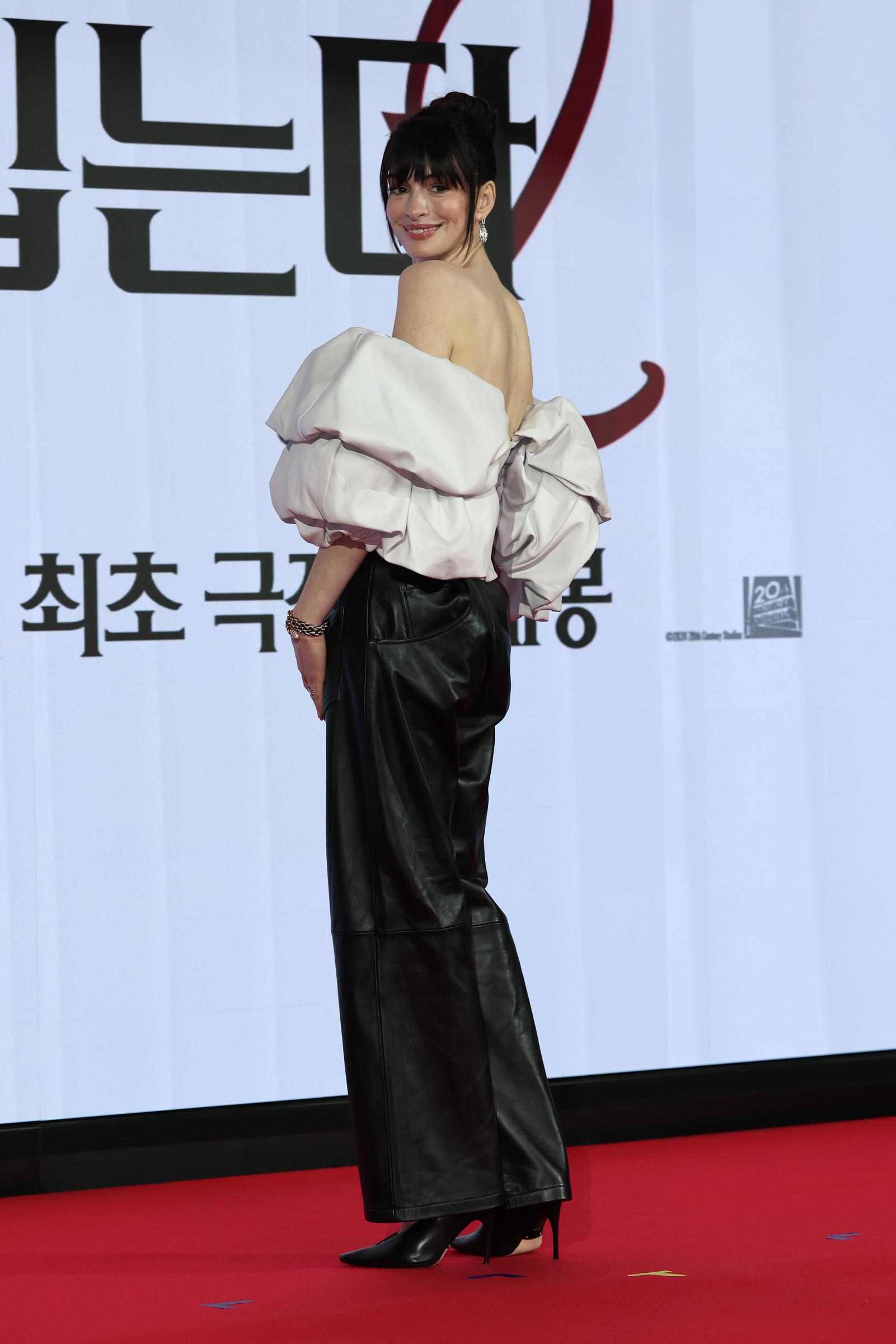 Anne Hathaway assiste à la conférence de presse du film « Le Diable s'habille en Prada 2 » au Four Seasons, le 8 avril 2026 à Séoul, en Corée du Sud I Source : Getty Images