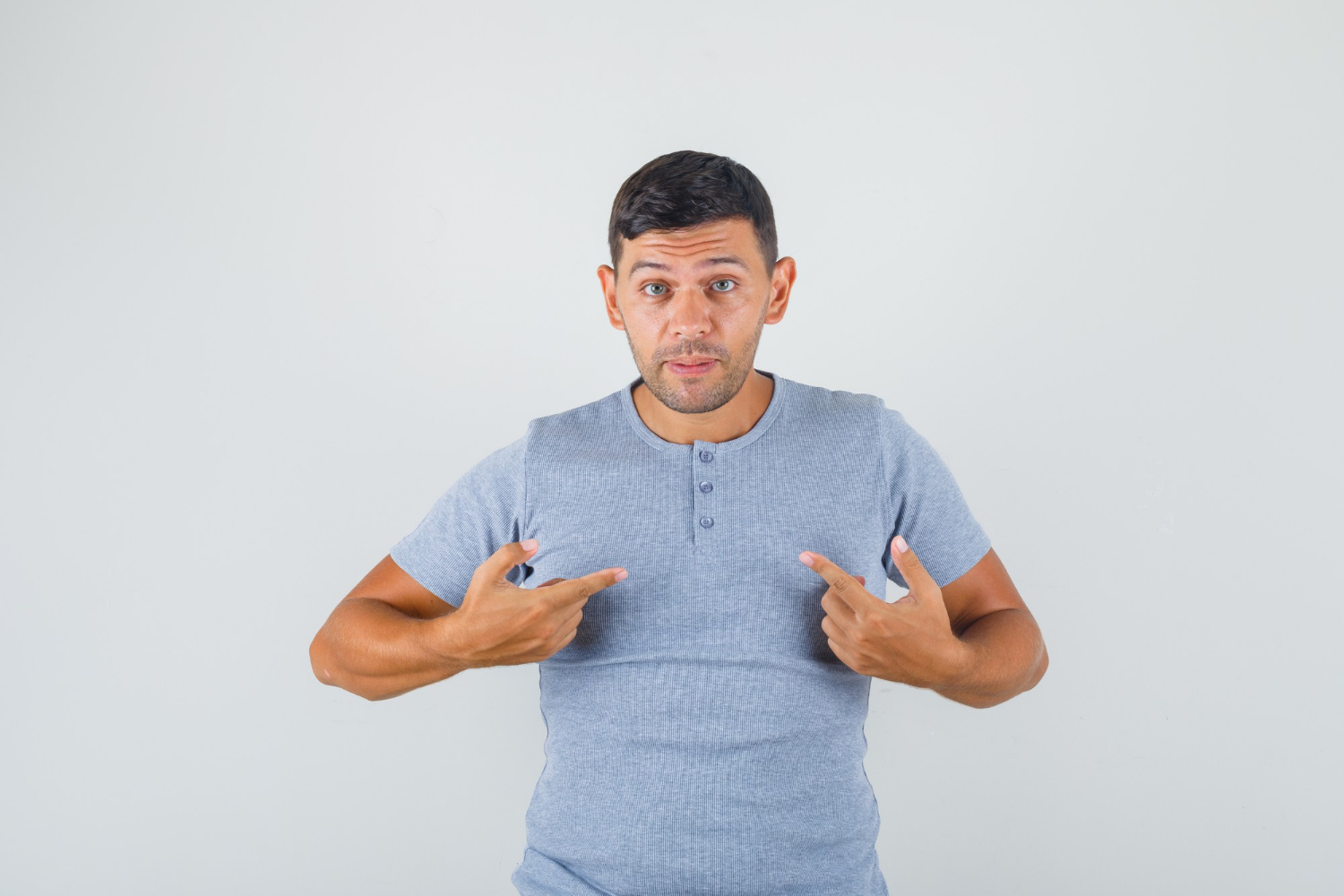 Un homme agacé | Source : Freepik