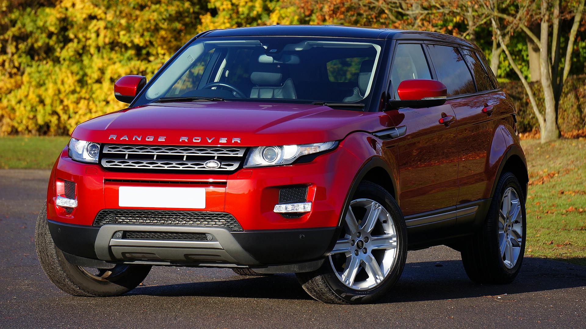 Une voiture rouge brillante | Source : Pexels