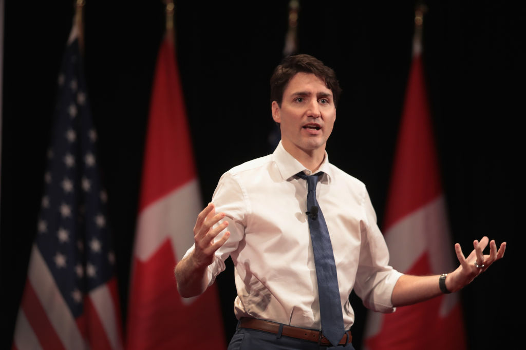 Le Premier ministre canadien Justin Trudeau s'adresse à ses invités lors d'un événement organisé par l'Institut de politique de l'Université de Chicago, le 7 février 2018 à Chicago, dans l'Illinois. Chicago est la première des trois villes que Trudeau doit visiter aux États-Unis. | Source : Getty Images