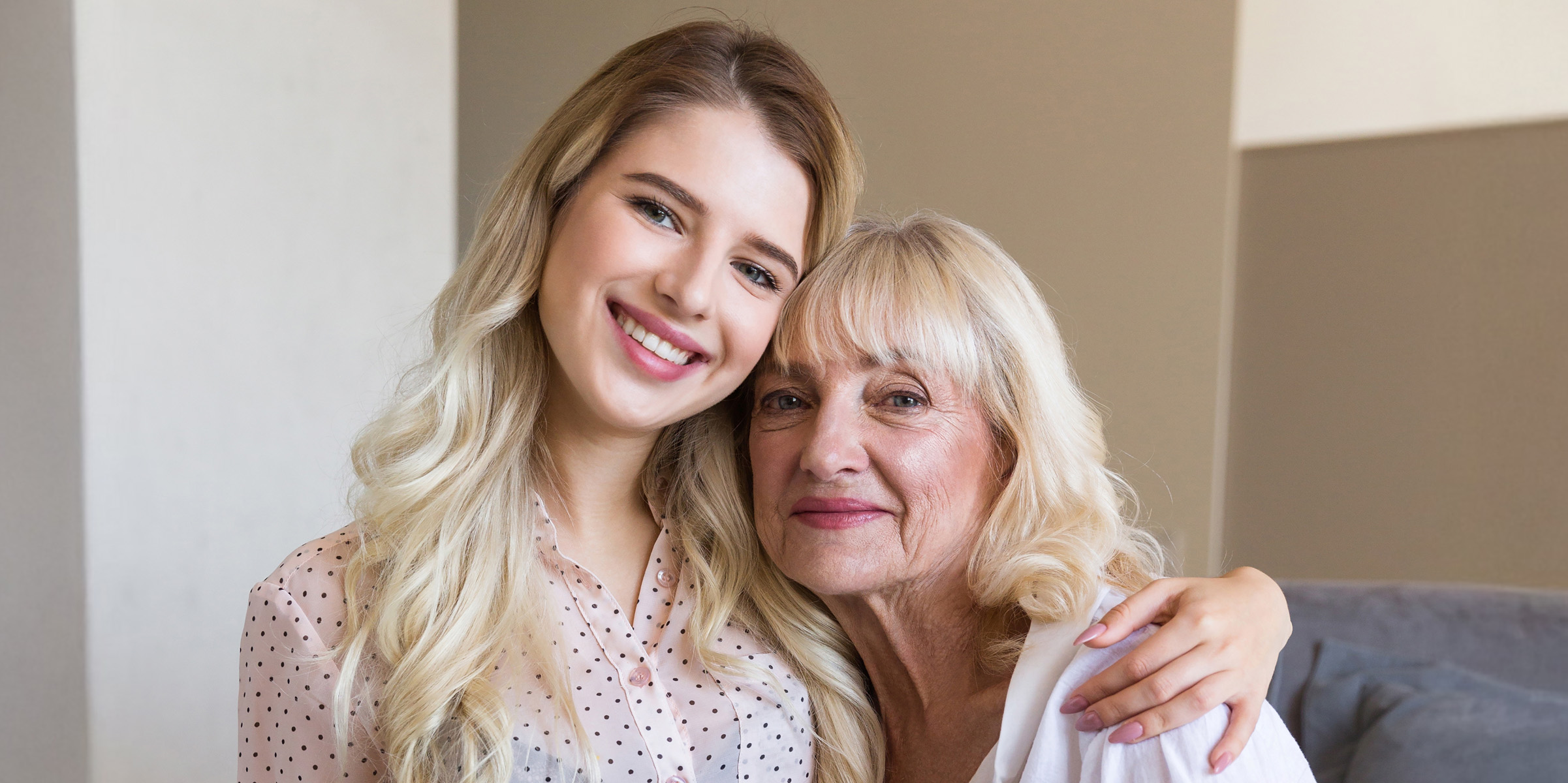 Une mère avec sa fille | Source : Freepik
