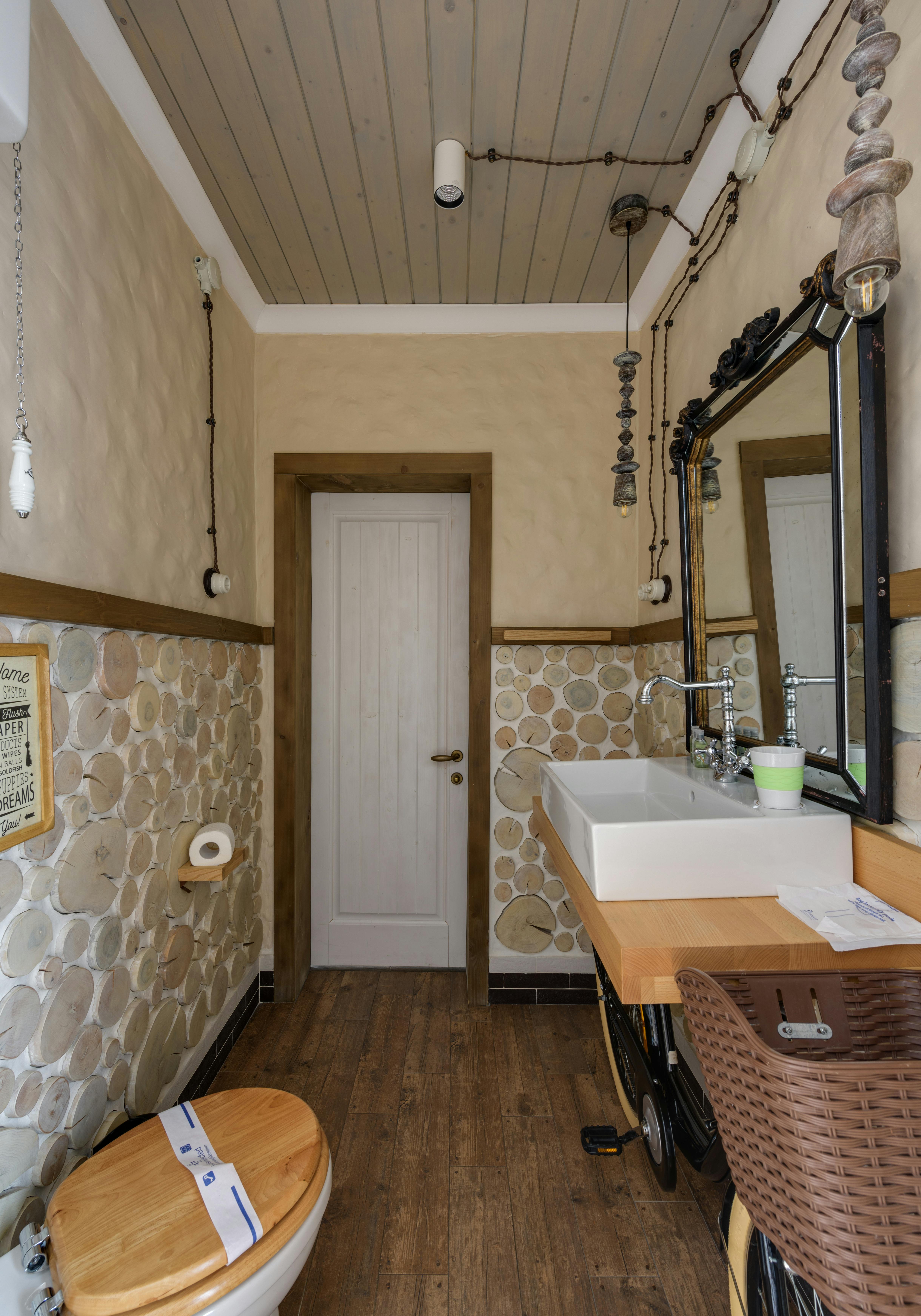 Toilettes dans une maison | Source : Pexels