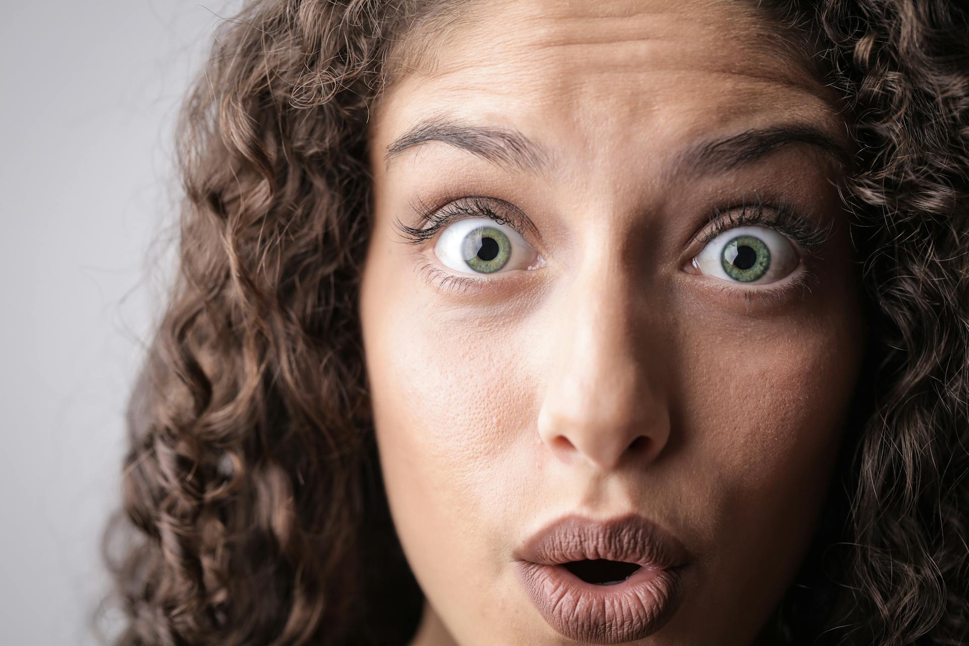 Gros plan sur une femme choquée | Source : Pexels