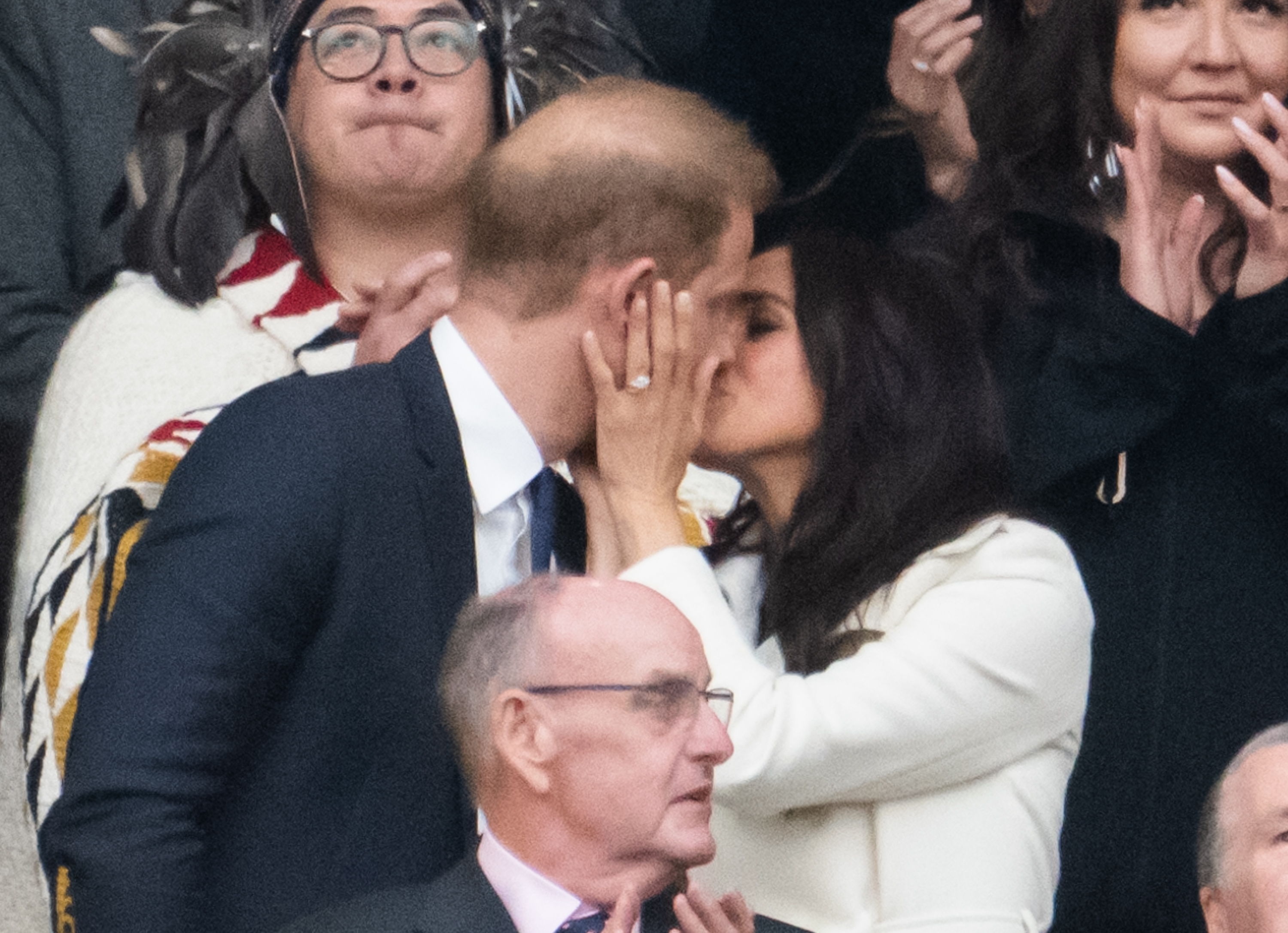 Le prince Harry et Megha Markle s'embrassent lors de la cérémonie d'ouverture des Invictus Games 2025 | Source : Getty Images