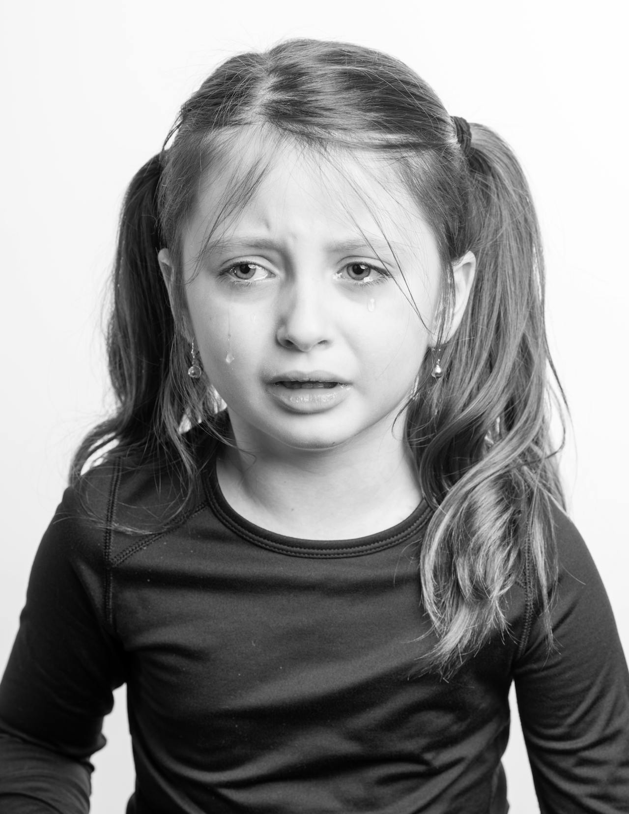 Une petite fille triste qui pleure | Source : Pexels