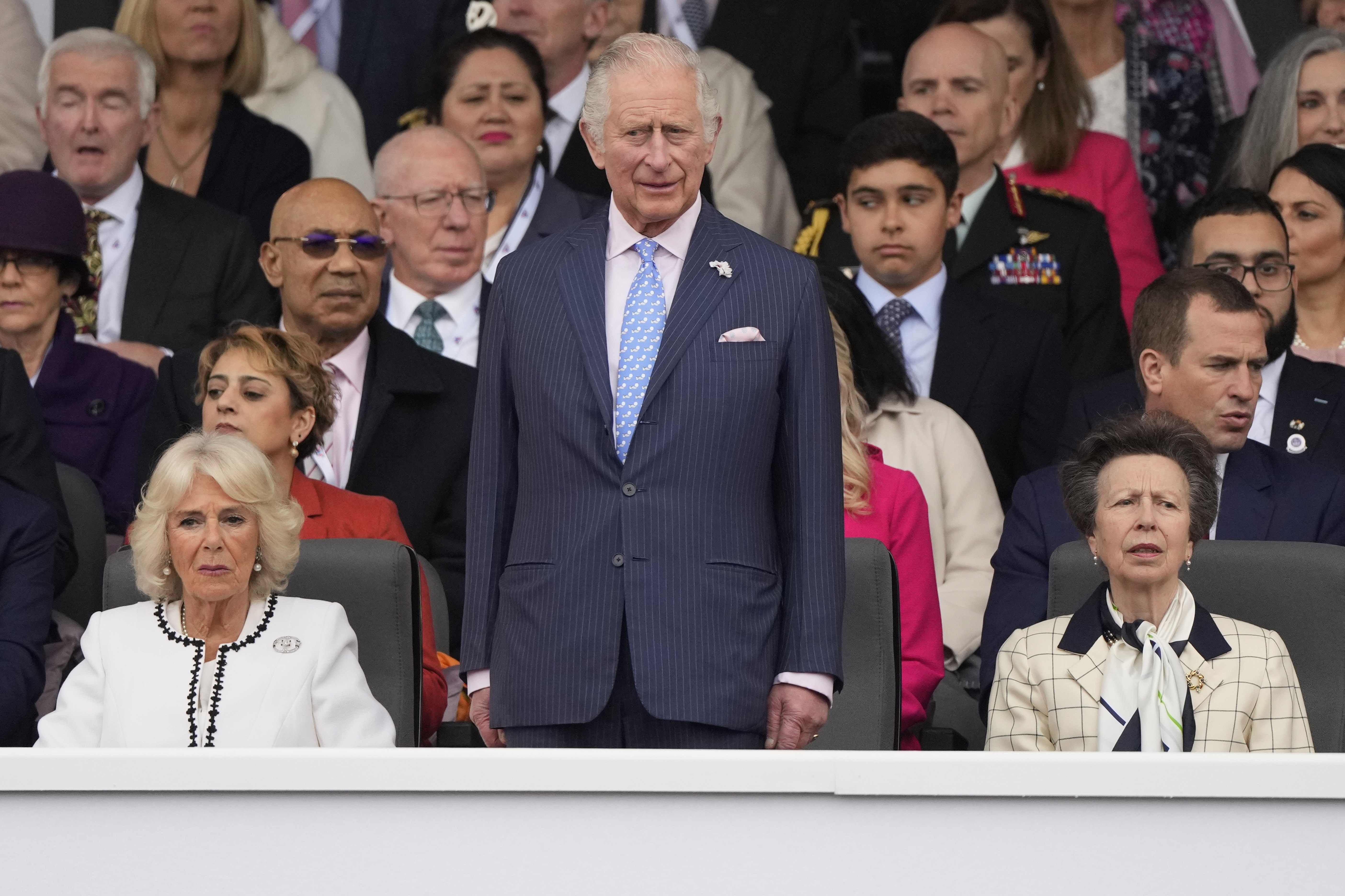 La reine Camilla, le roi Charles III et la princesse Anne lors du concours de beauté Platinum Pageant, le 5 juin 2022, à Londres, en Angleterre. | Source : Getty Images
