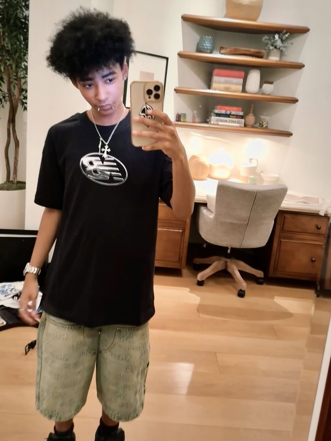 Angel pose pour un selfie, le 16 septembre 2025 | Source : Instagram/angel.mbrown